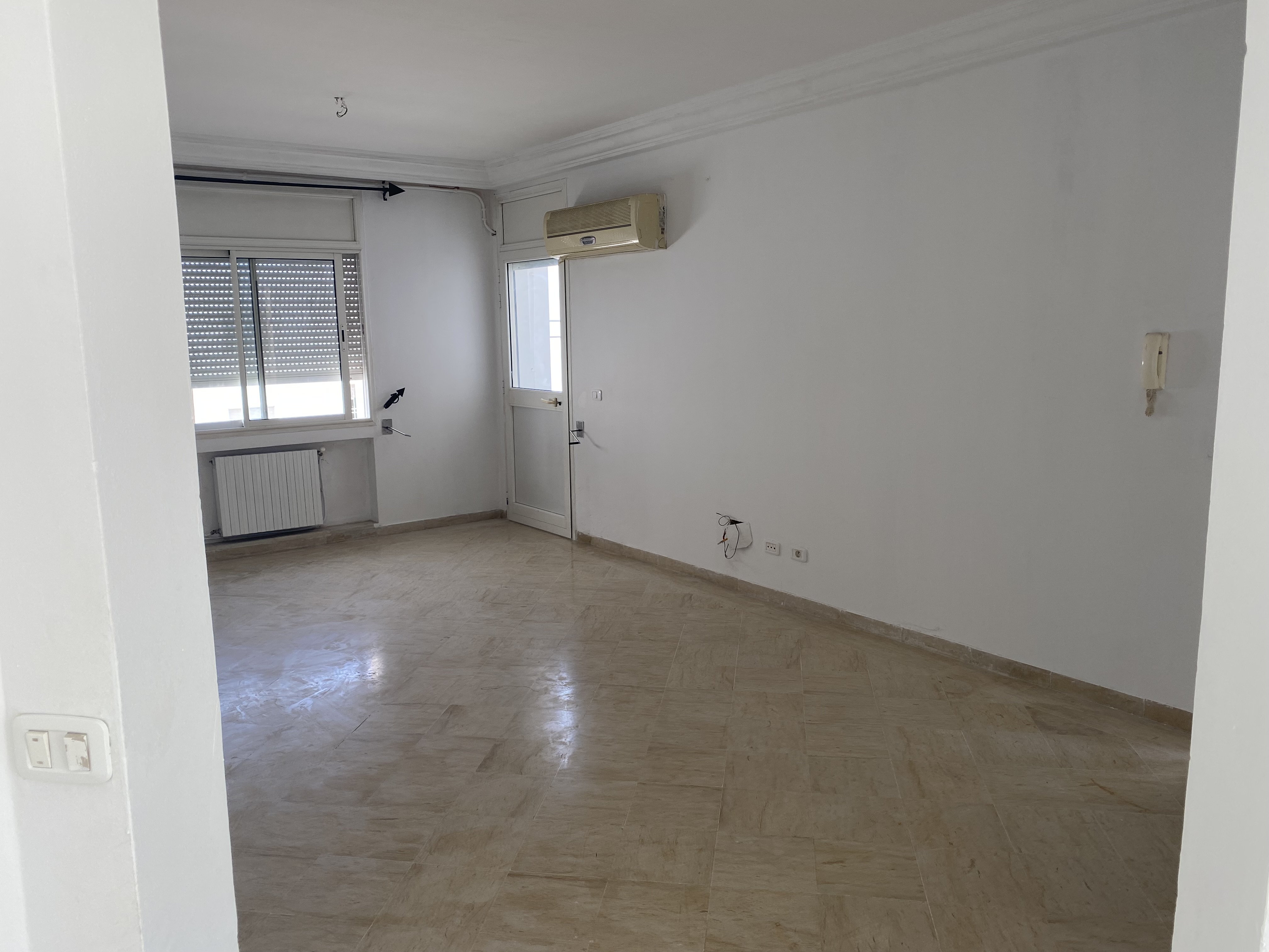 La Soukra Residence Ennesrine Vente Appart. 5 pices+ Belle appartement quartier calme et recherche