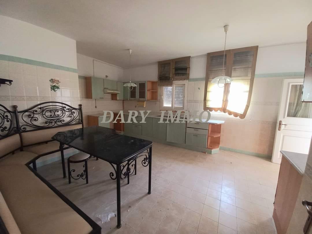 La Soukra La Soukra Vente Appart. 4 pices Un appartement s3 vide  la soukra