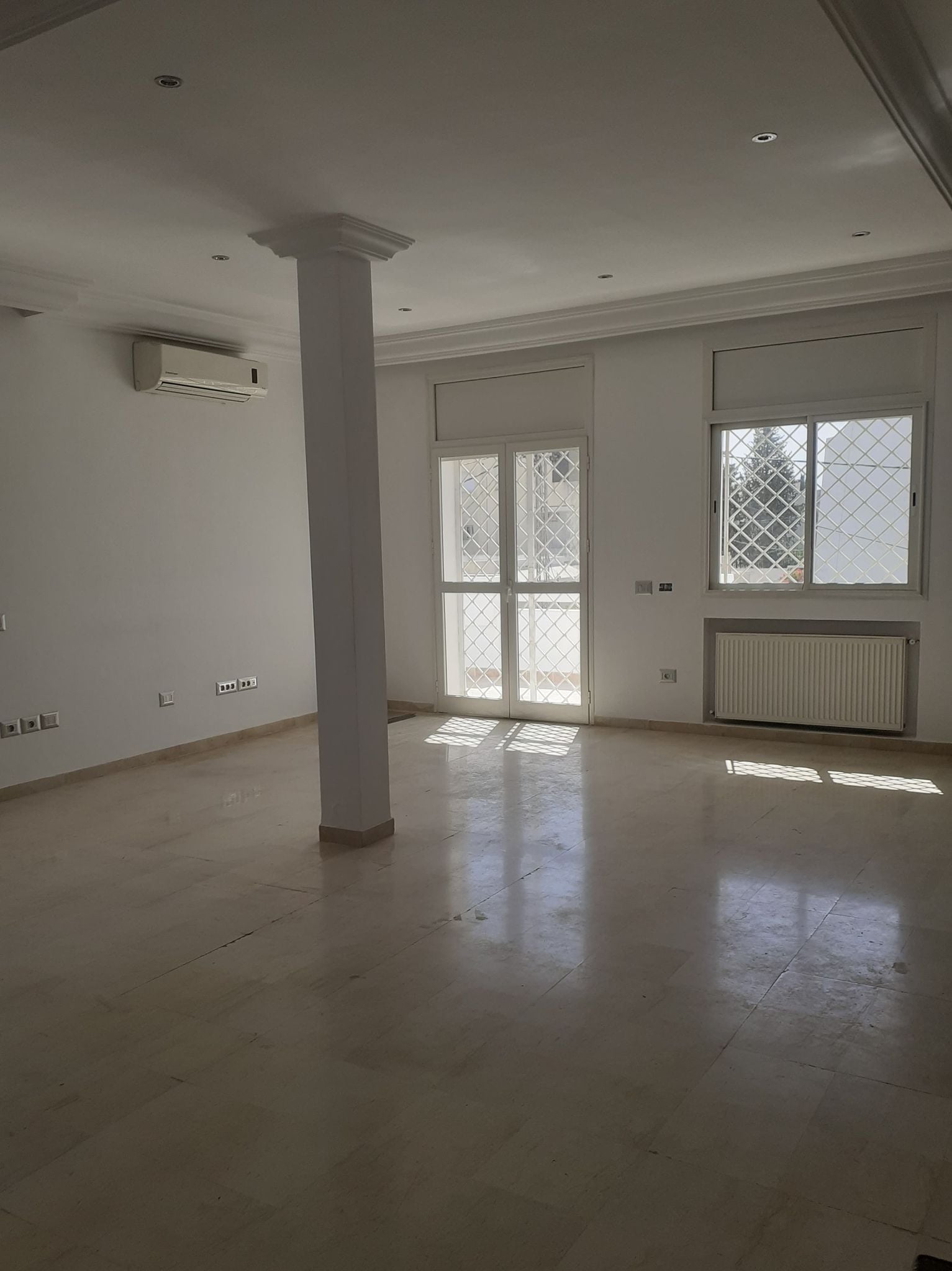 La Soukra La Soukra Vente Appart. 4 pices Une villa  la soukra