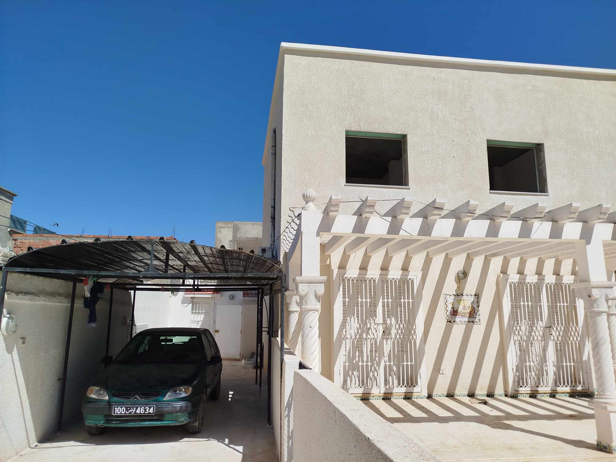 Raoued Jaafar 2 Vente Maisons Villa avec 2 studios route de raoued