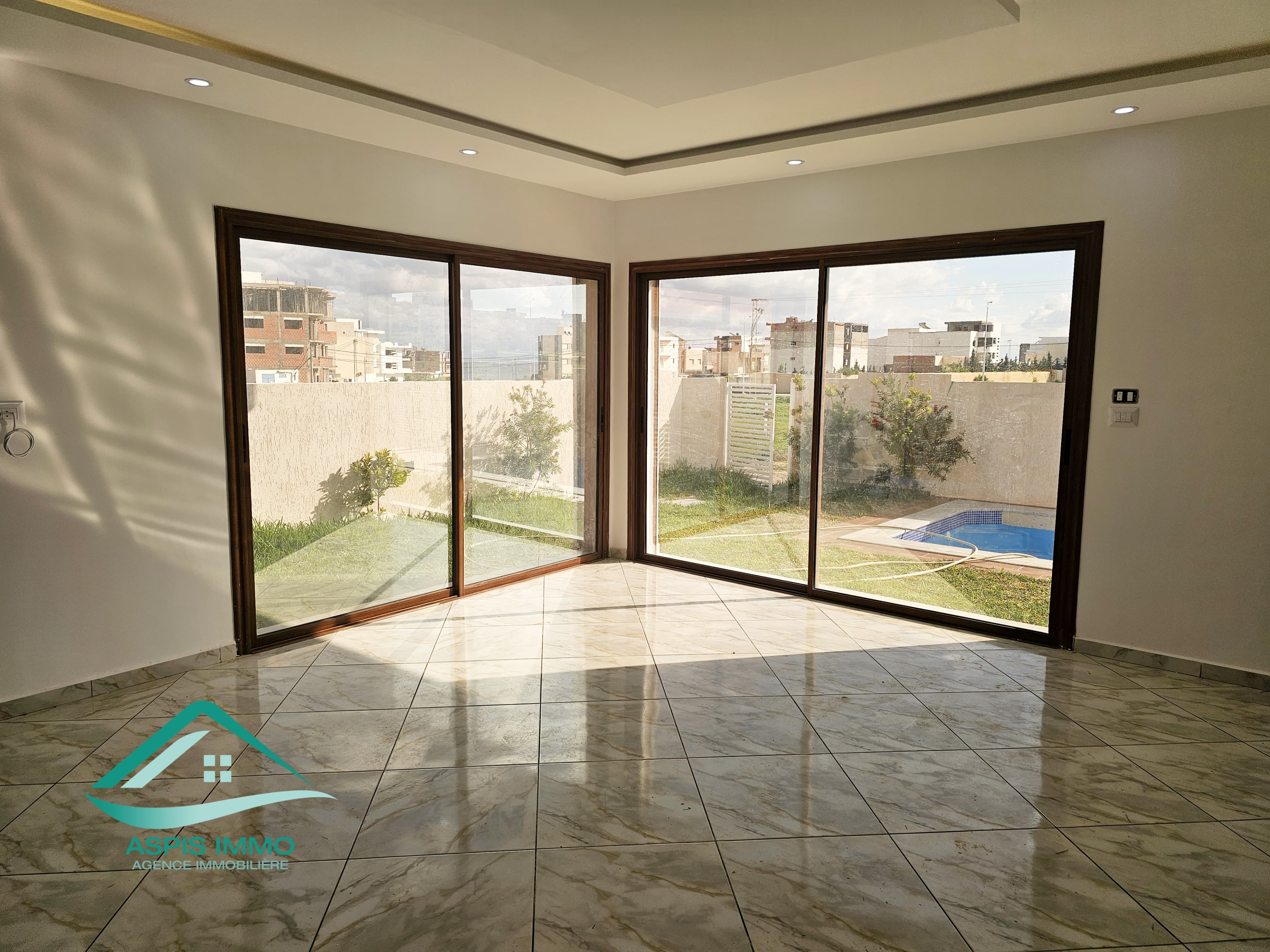 Hammam El Ghezaz Ezzahra Vente Maisons Vt965villa avec piscine 200 mtres plage ezzahra