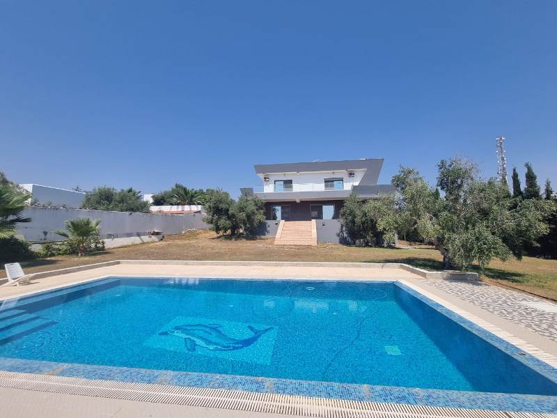 Hammamet Hammamet Vente Appart. 4 pices Villa somptueuse rf v1098