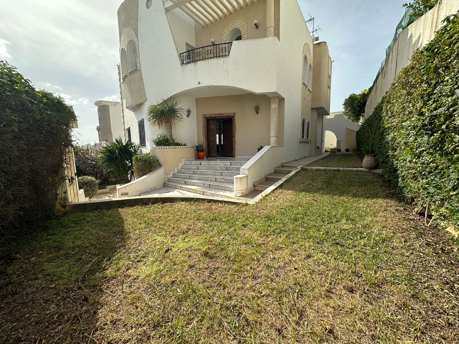 Ariana Ville Cite Ennasr 2 Vente Appart. 5 pices+ Villa s5 jardins d'el menzah 2