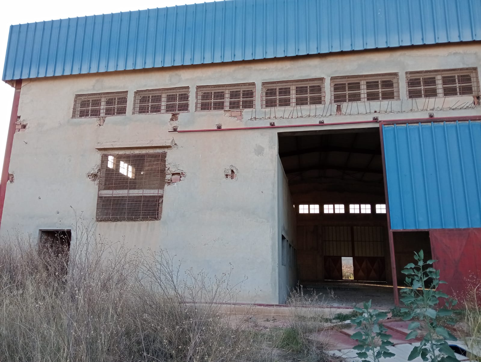 Sfax Sud El Aouabed Vente Surfaces Usine vaste