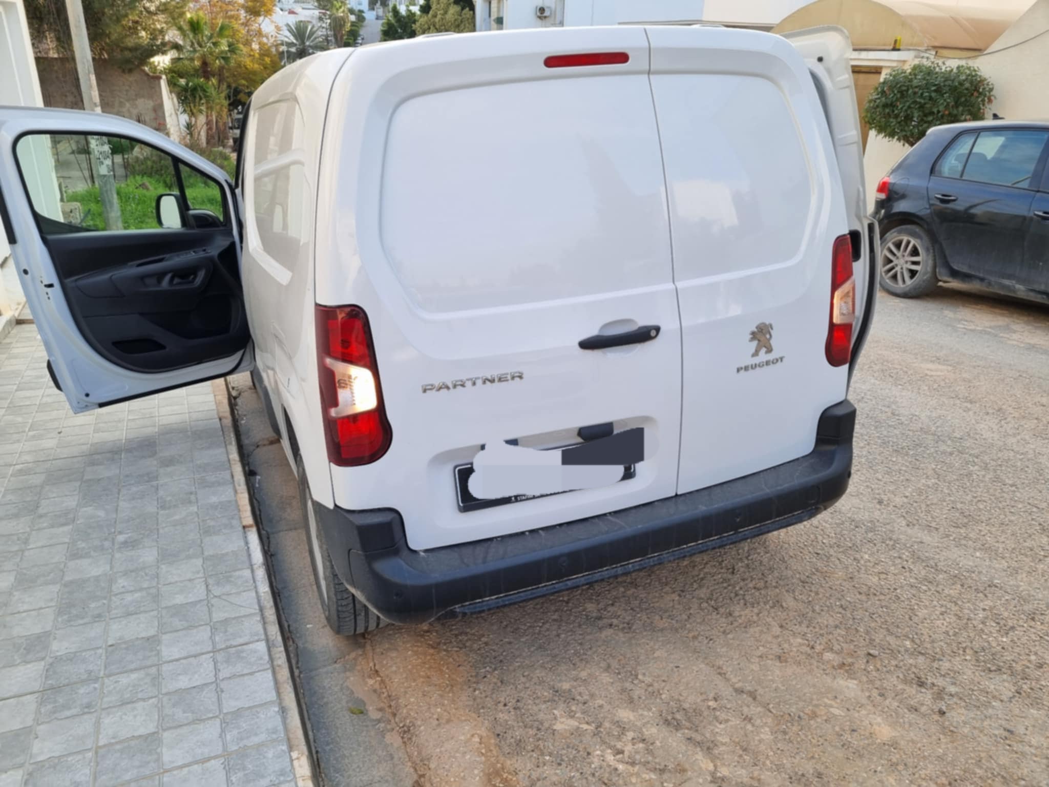 Ariana Ville Cite Ennasr 2 Peugeot Partner Voiture neuve