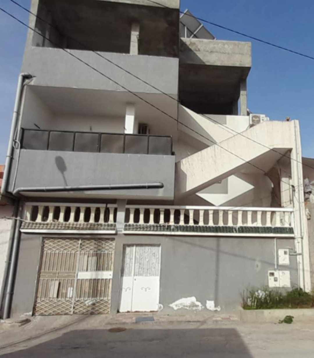 Ezzouhour (Tunis) Cite Ezzouhour Vente Maisons Une grande maison de trois appartement