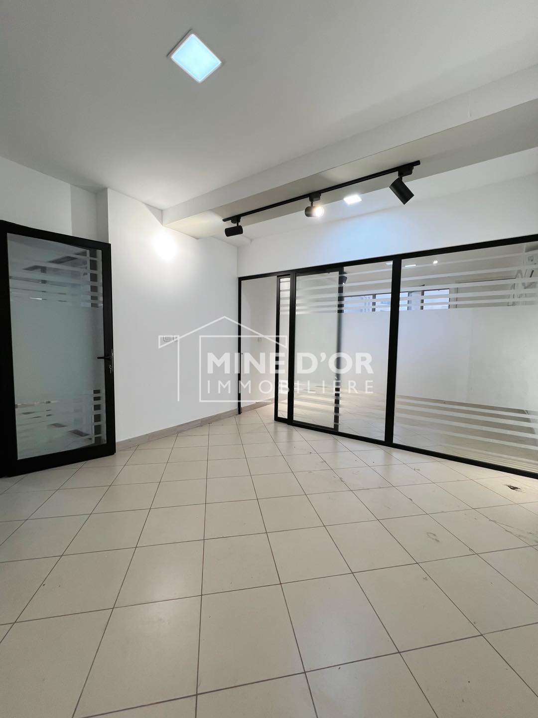 Cite El Khadra Zone urbaine nord Bureaux & Commerces Bureau Bureau en 7 espaces 200m2 au centre urbain nord
