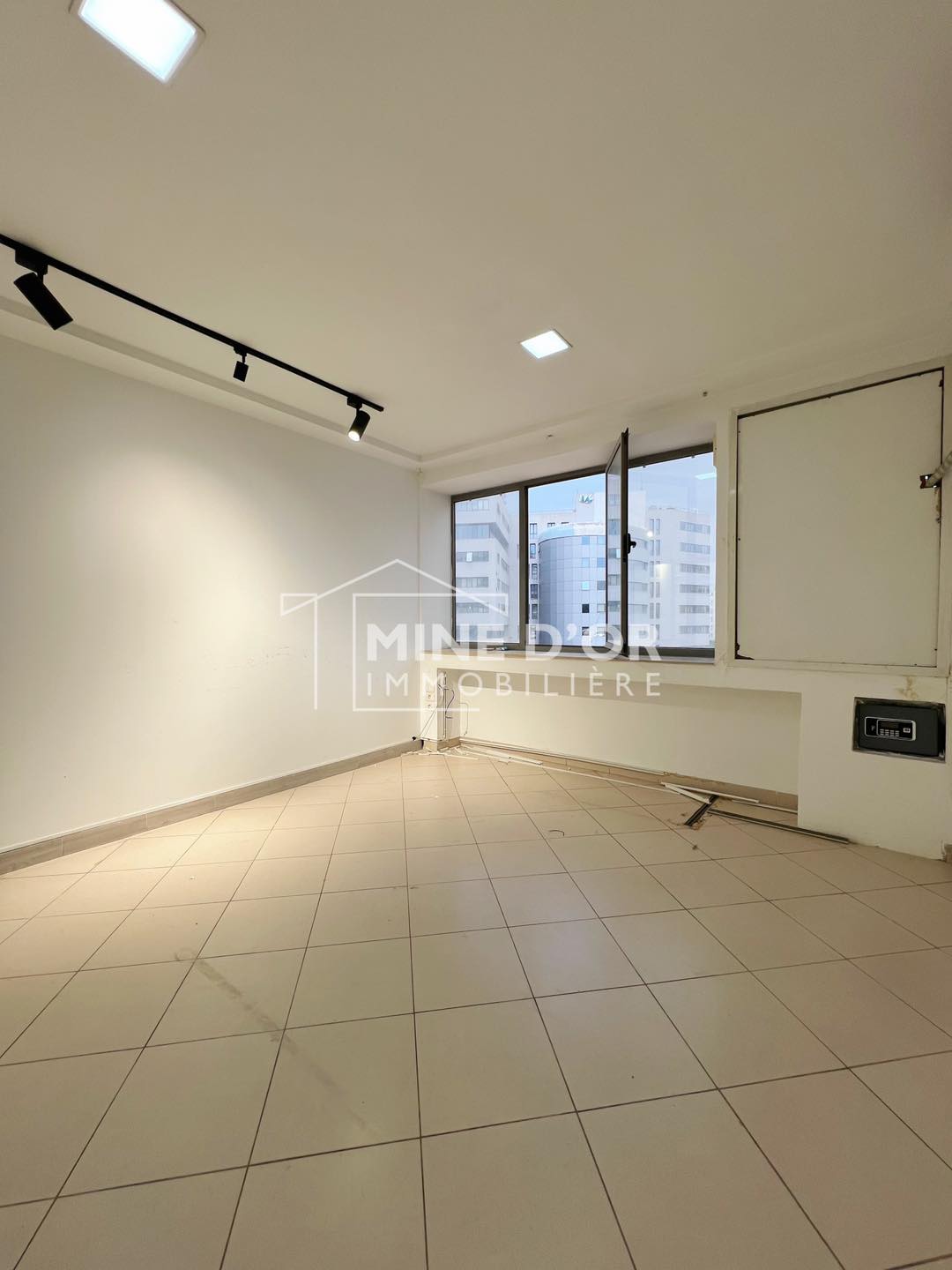 Cite El Khadra Zone urbaine nord Bureaux & Commerces Bureau Bureau en 7 espaces 200m2 au centre urbain nord