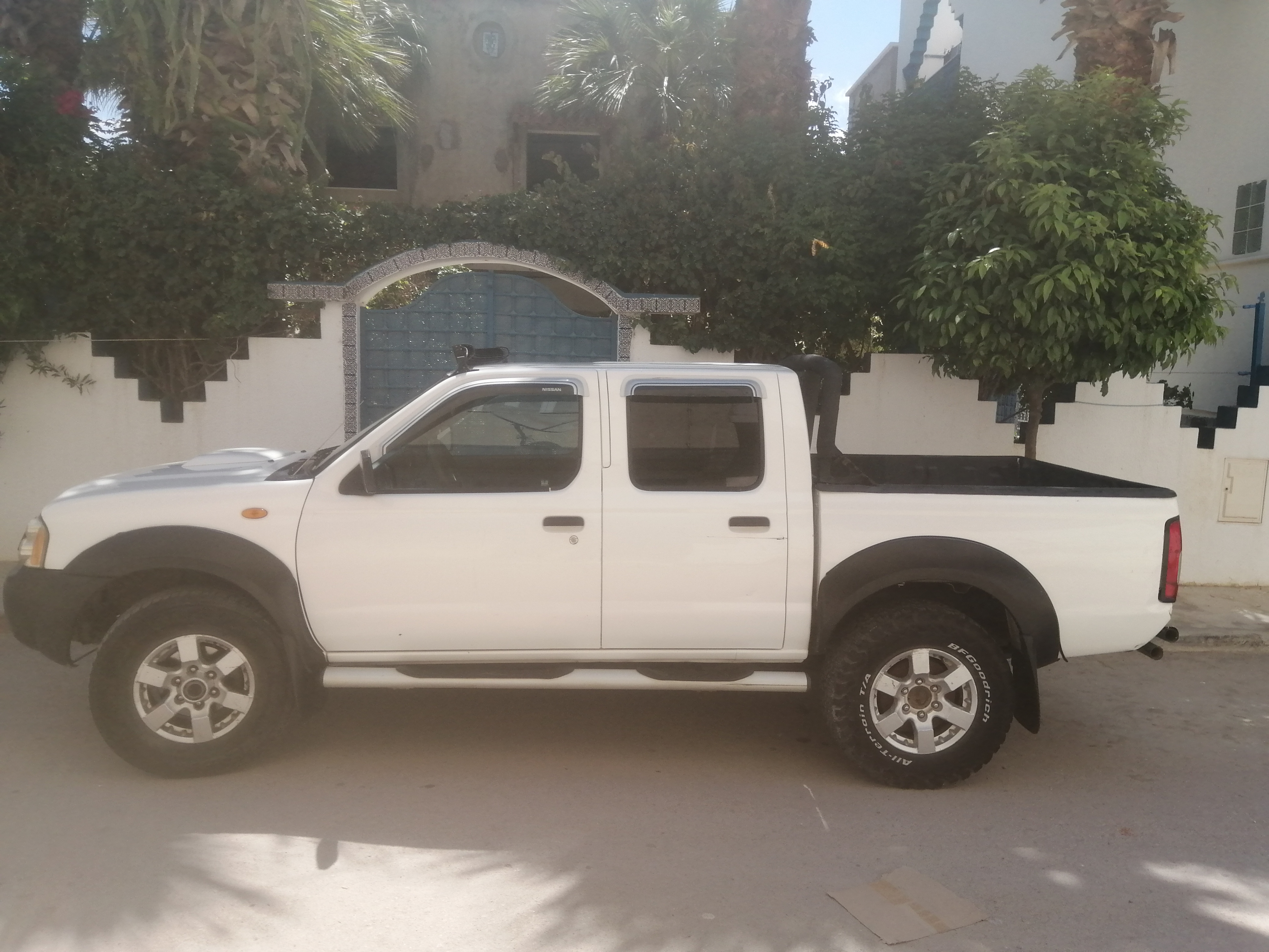 Bizerte Nord Bizerte Nissan Navara Nissan 4x4 d22 pickup np300 4x4 hardbody