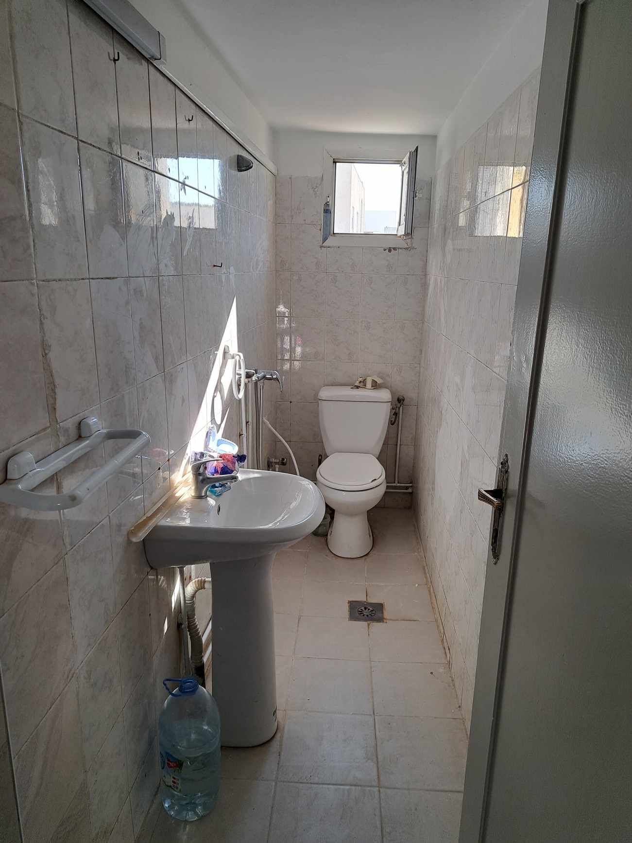 Ariana Ville Ariana Vente Appart. 3 pices 2 appartement et une boutique  ariana ville