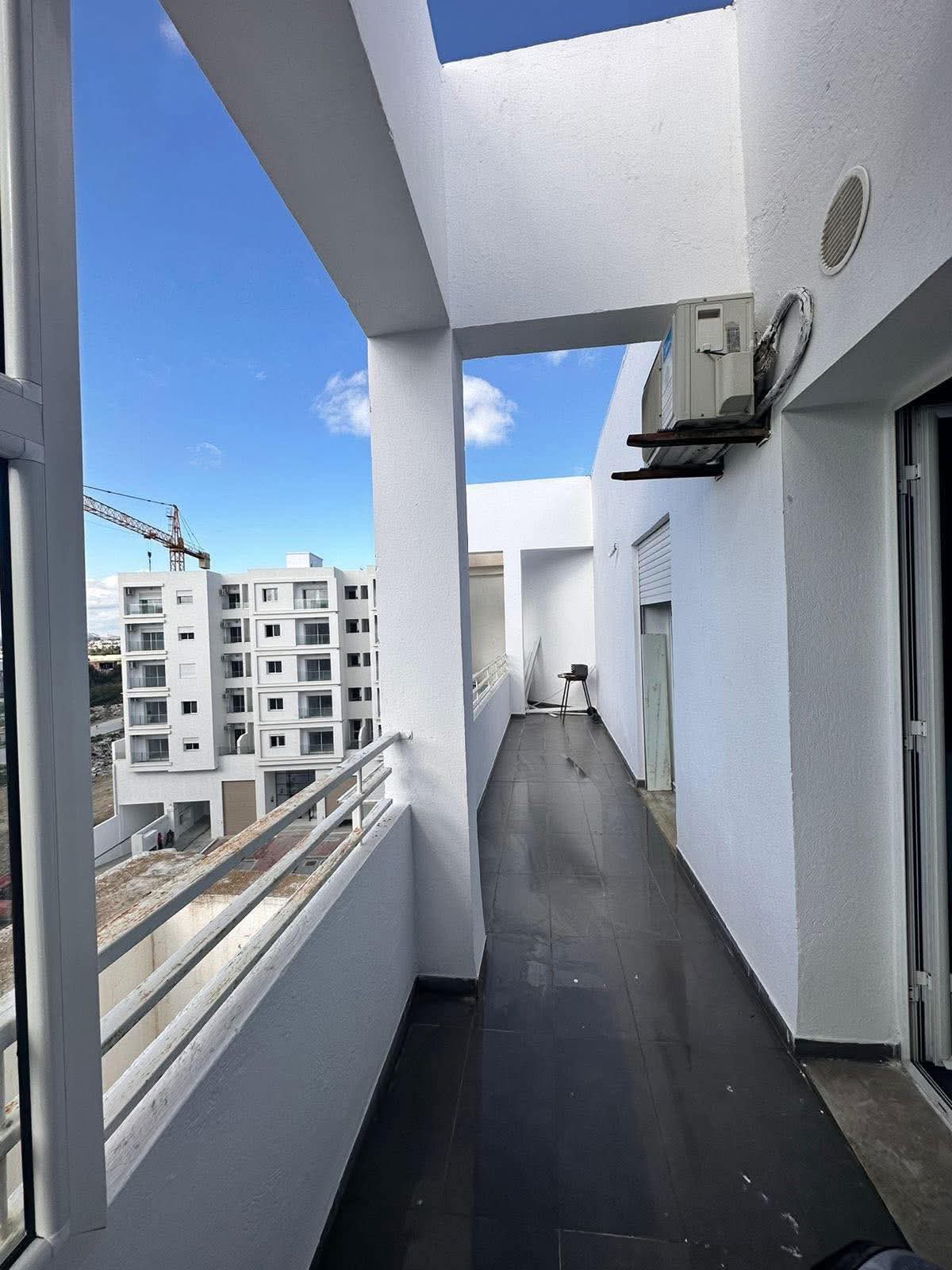 Ain Zaghouan Ain Zaghouan Vente Appart. 2 pices S1 200 md avec terrasse wahat l'aouina