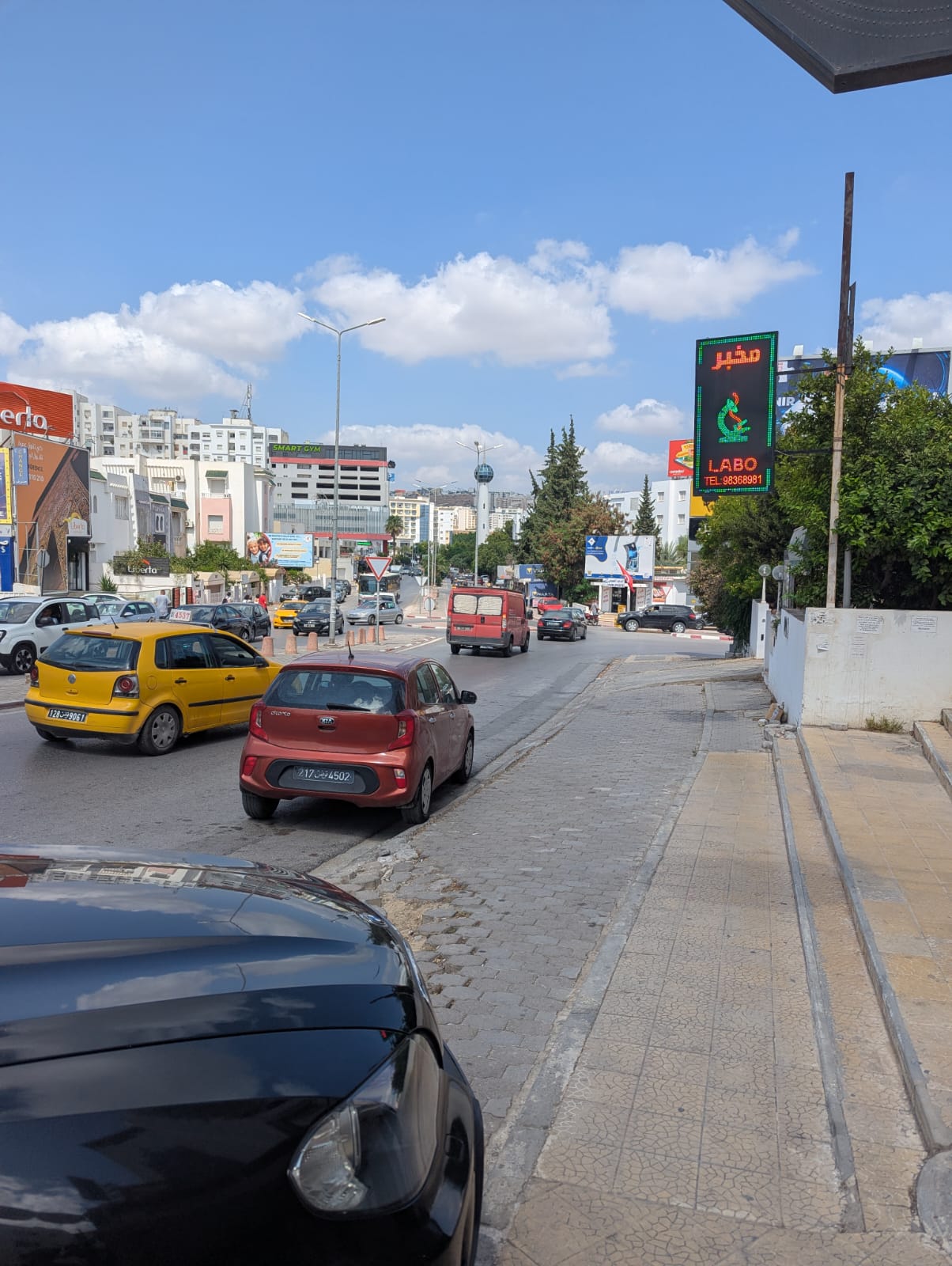 Ariana Ville Cite Ennasr 1 Vente Appart. 2 pices Ennaser s1 de voiture et titre