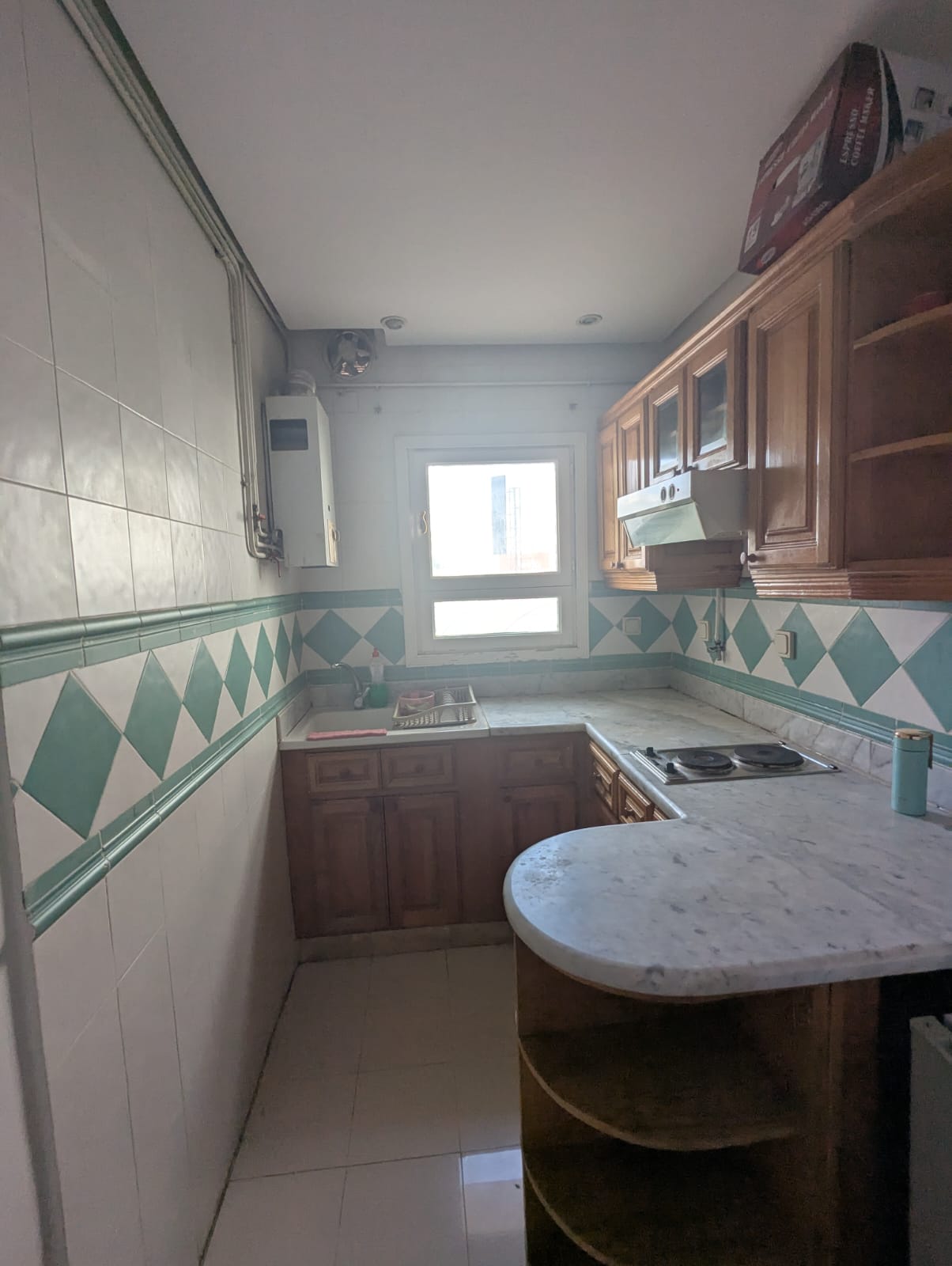 Ariana Ville Cite Ennasr 1 Vente Appart. 2 pices Ennaser s1 de voiture et titre