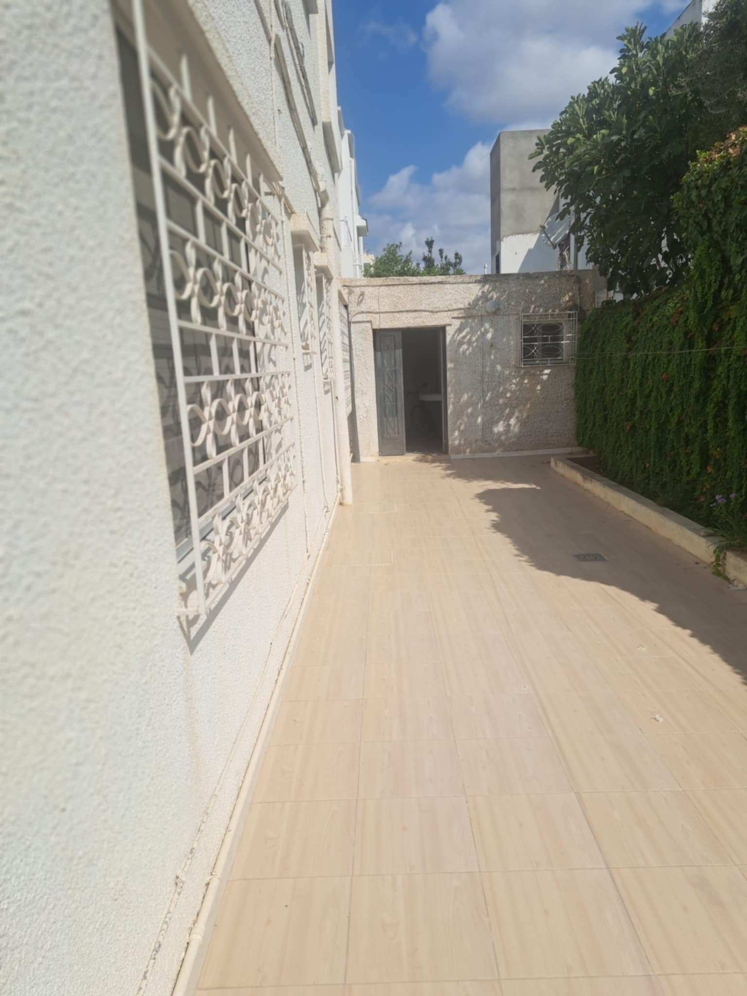 Ariana Ville Nouvelle Ariana Vente Appart. 3 pices Villa  nouvelle ariana de surface 423 m2 tfi