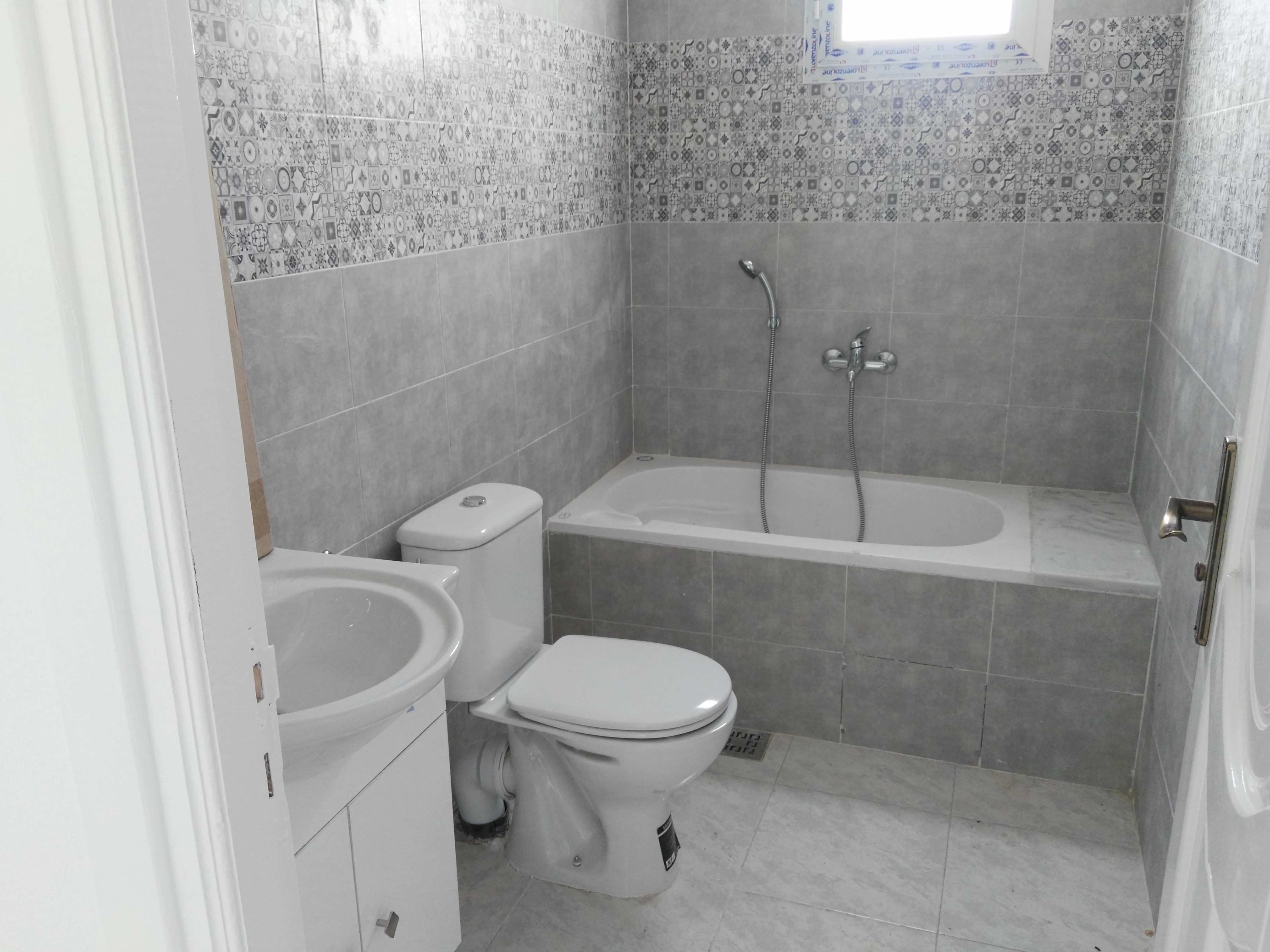 Raoued Cite Ennkhilet Vente Appart. 3 pices Vend appartement etage de villa