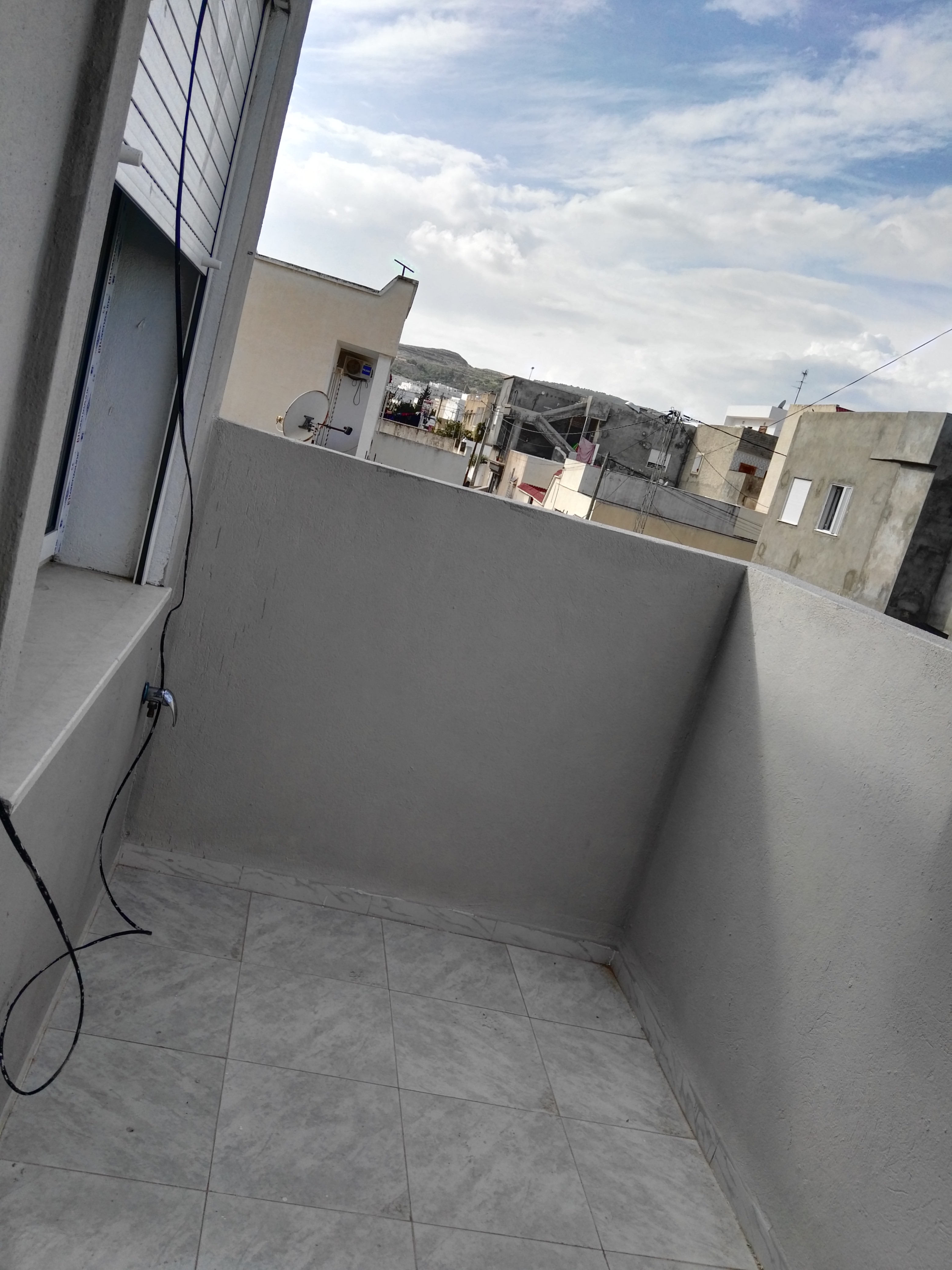 Raoued Cite Ennkhilet Vente Appart. 3 pices Vend appartement etage de villa