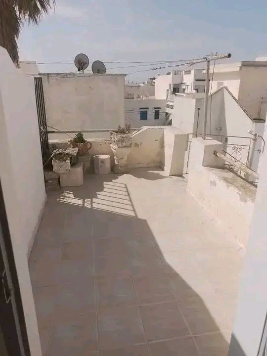 Hammamet Cite Militaire Vente Maisons Maison s3 et s1 avec deux studios hammamet