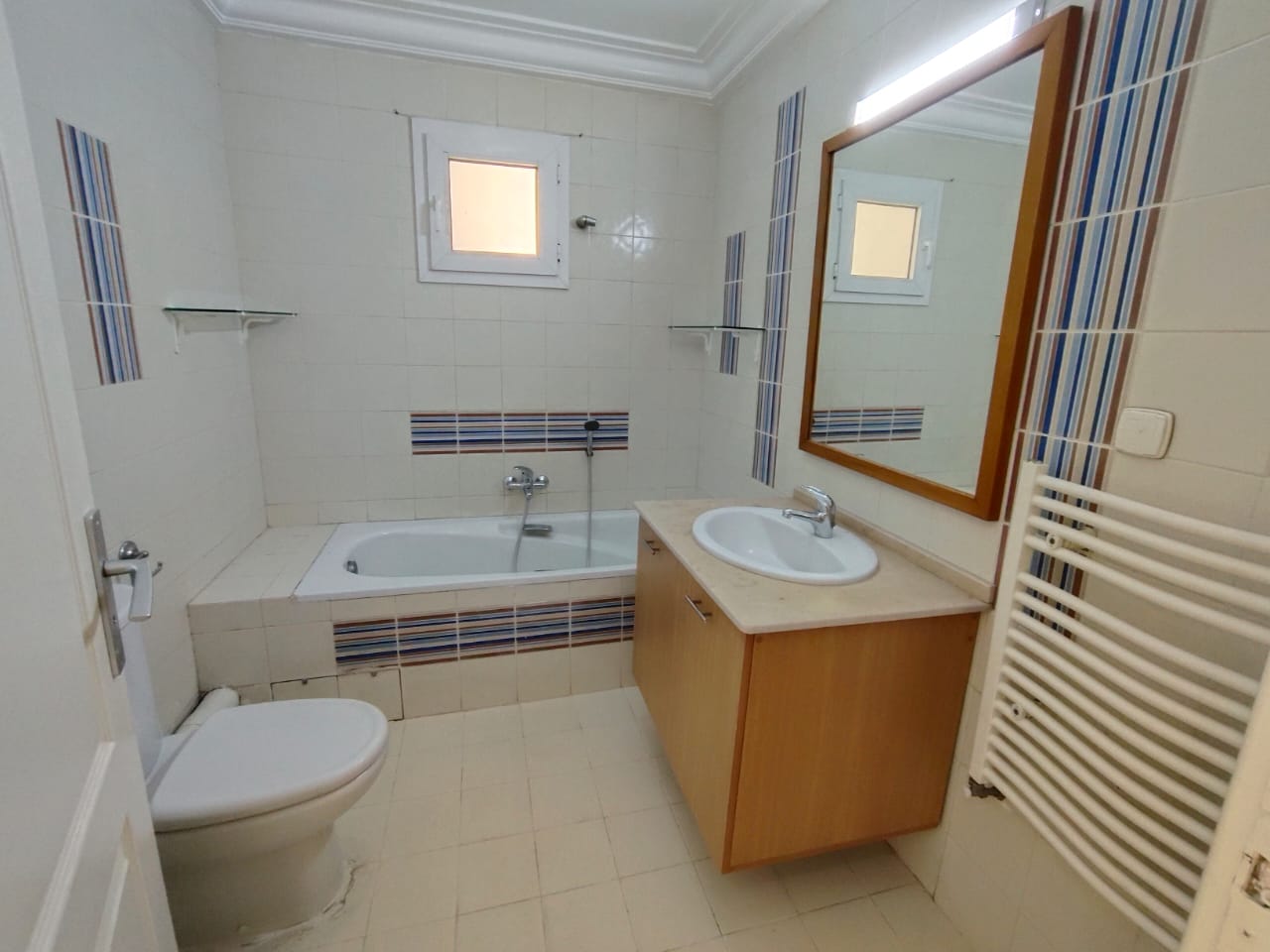 La Marsa&nbsp;El Aouina&nbsp;Vente&nbsp;Appart. 5 pi�ces+&nbsp;Aouina vnt s4