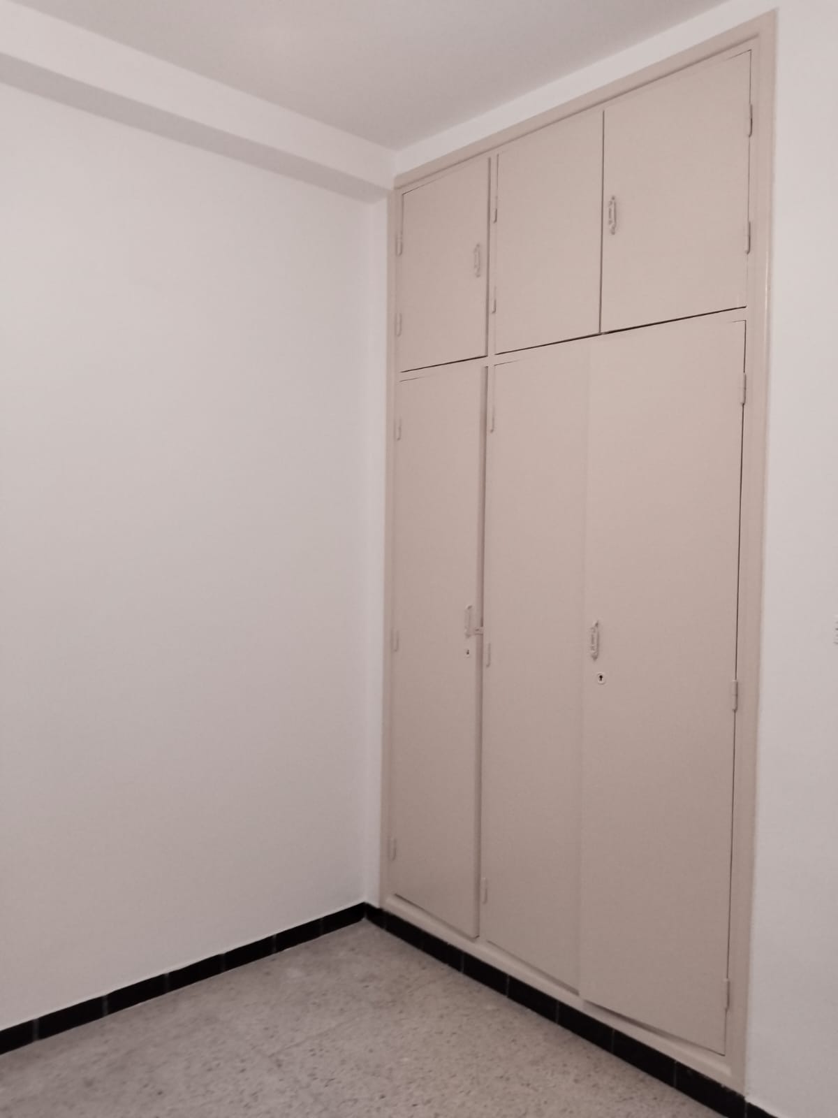 El Omrane Superieur&nbsp;Cite Ibn Khaldoun I&nbsp;Vente&nbsp;Appart. 4 pi�ces&nbsp;Cit� el hadika vnt s3