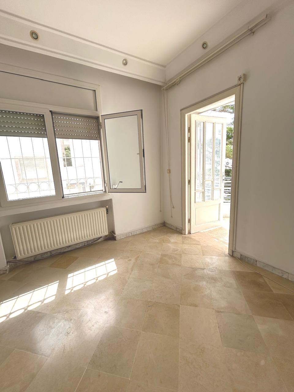 Mnihla Jardins d'el Menzah Vente Appart. 4 pices Appart moderne salon 3 chambres au 1er tage