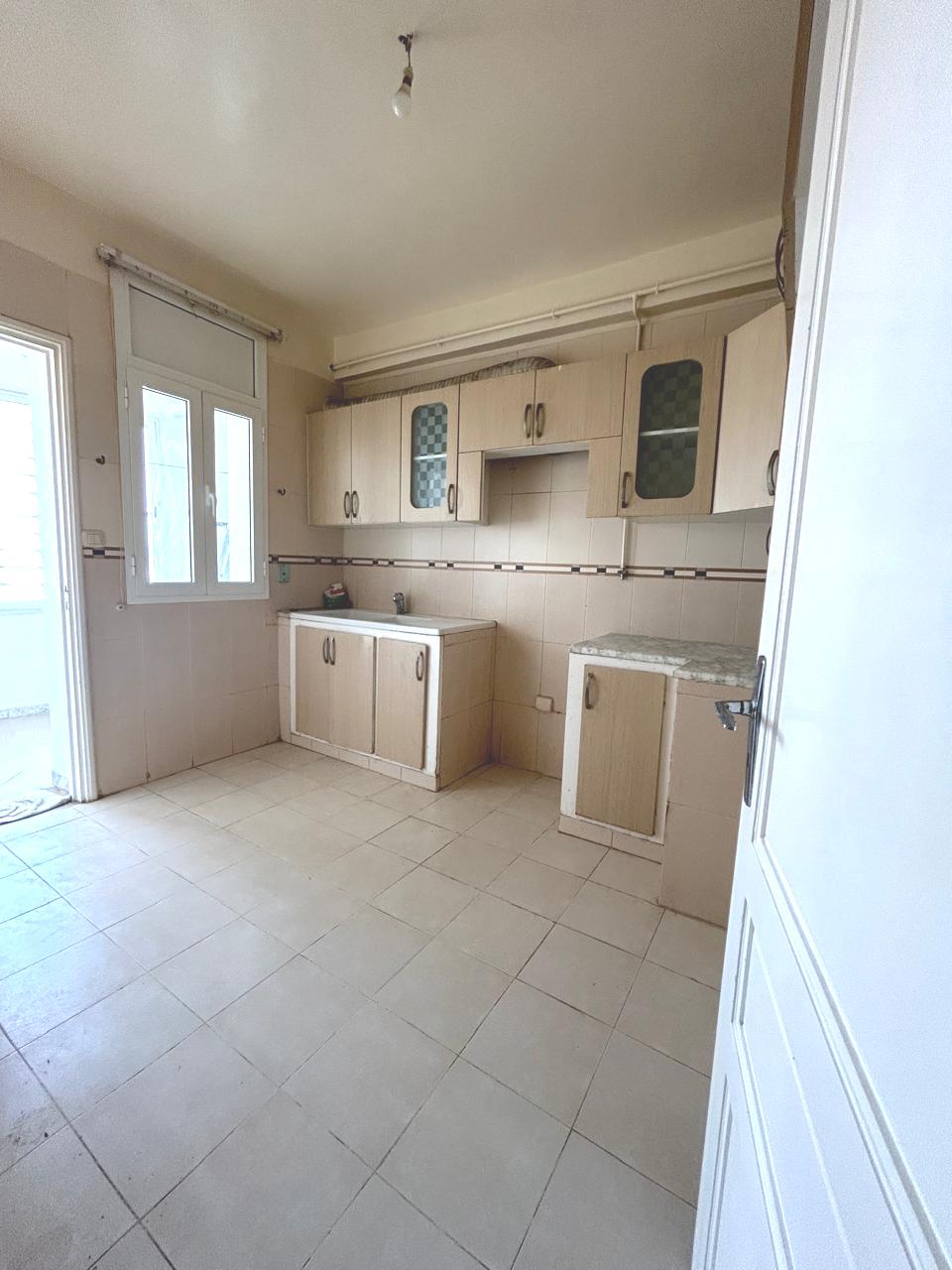 Mnihla Jardins d'el Menzah Vente Appart. 4 pices Appart moderne salon 3 chambres au 1er tage