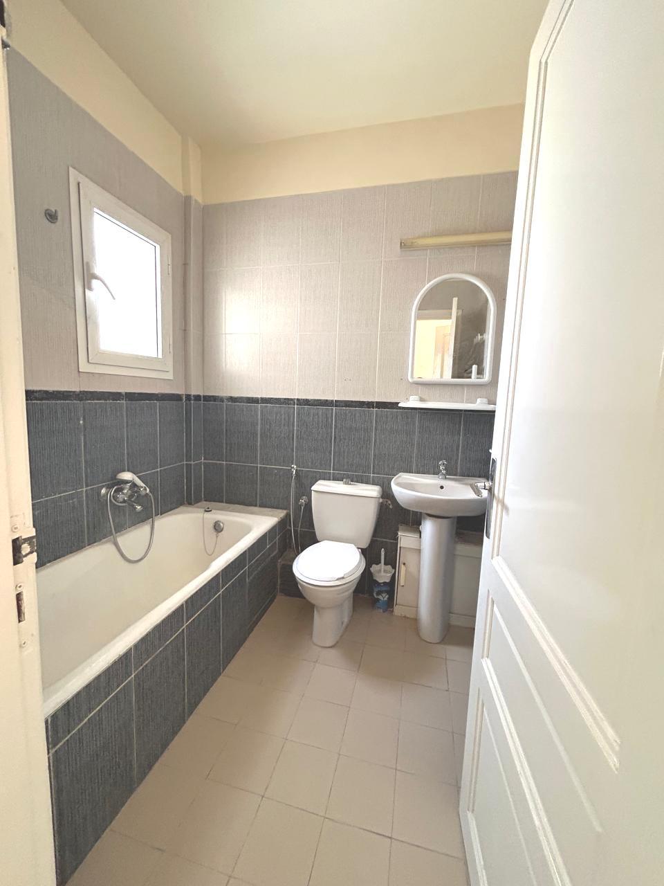 Mnihla Jardins d'el Menzah Vente Appart. 4 pices Appart moderne salon 3 chambres au 1er tage