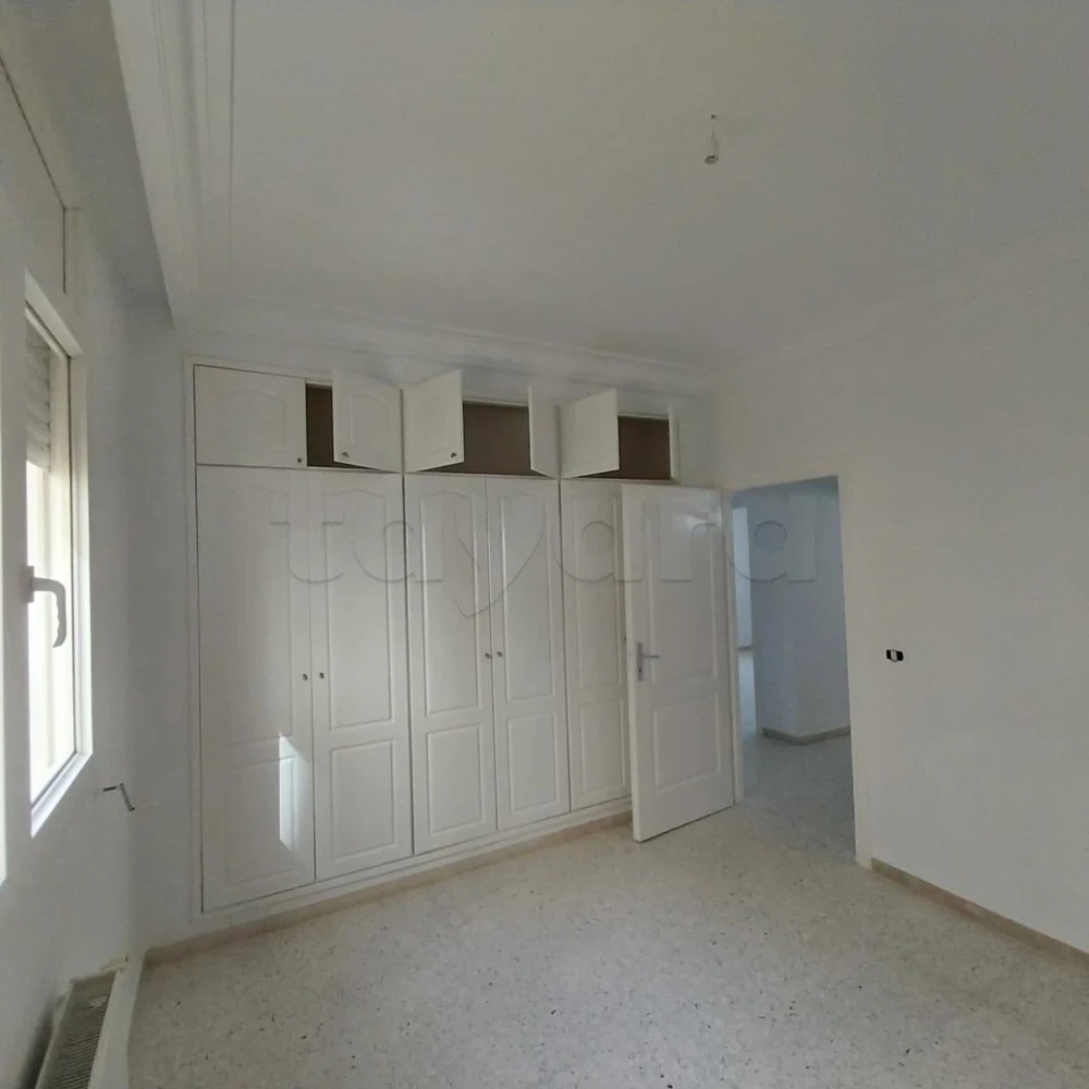 La Marsa El Aouina Vente Appart. 4 pices Apprt splus 3   cit wahat