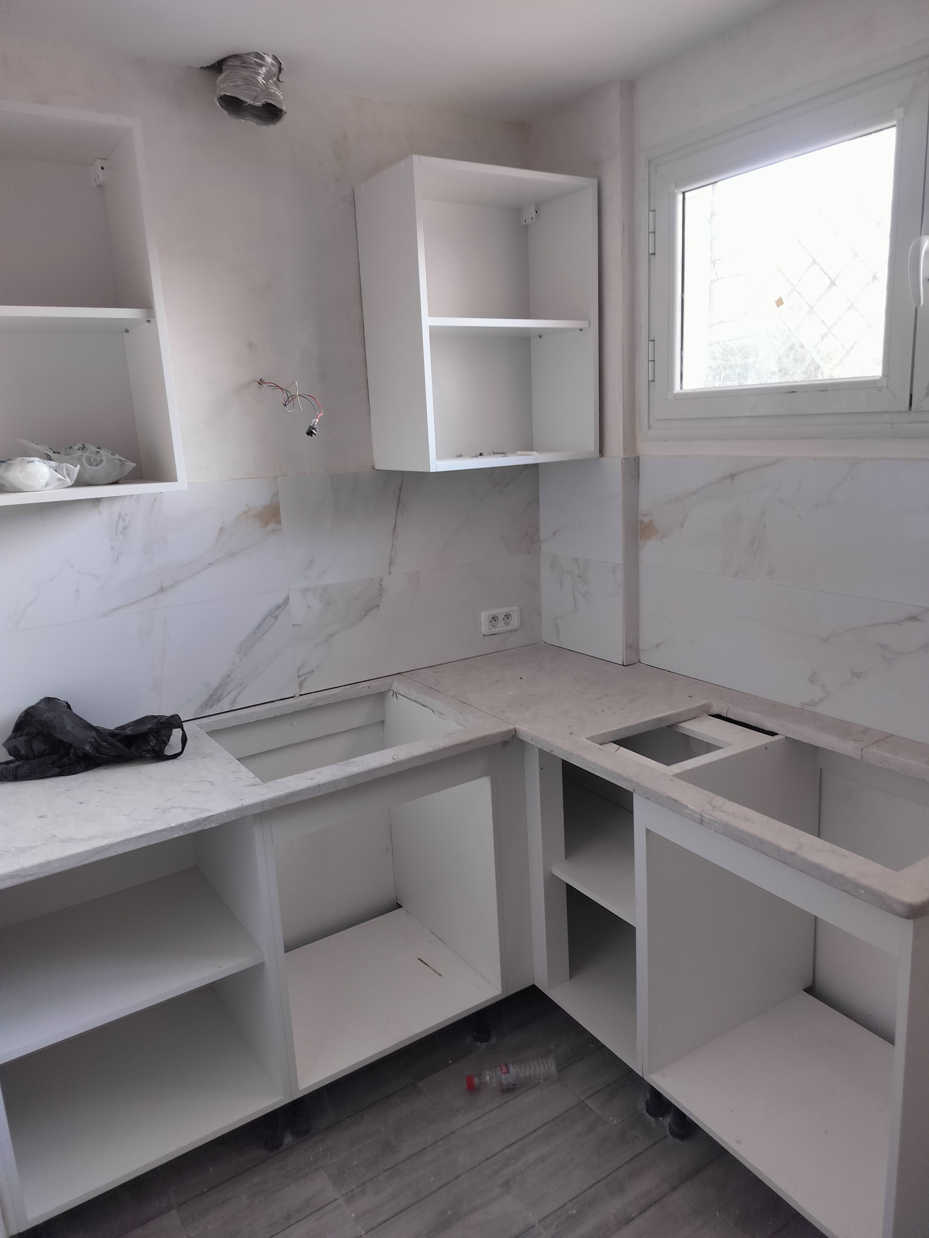 Sidi Hassine Cite Mrad 1 Vente Maisons Un appartement et 2 locaux commerciaux