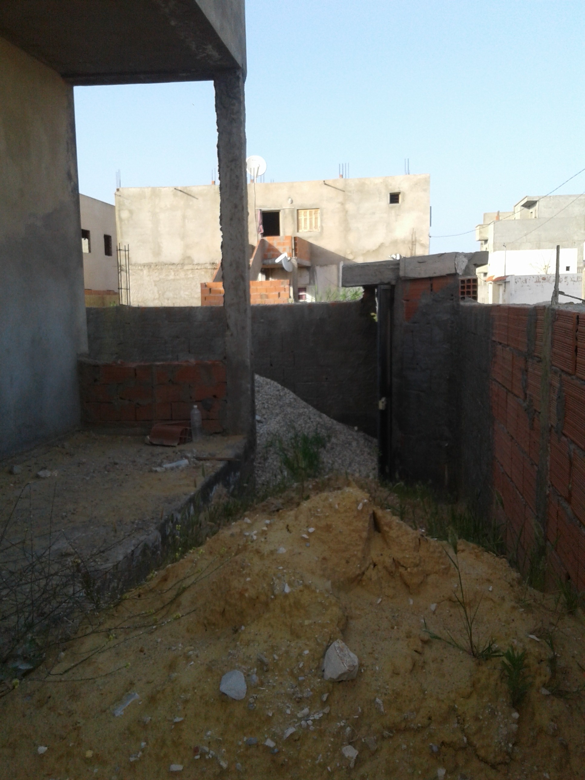 Raoued&nbsp;Jaafar 2&nbsp;Vente&nbsp;Autre&nbsp;Villa inachev� sur la route de raoued