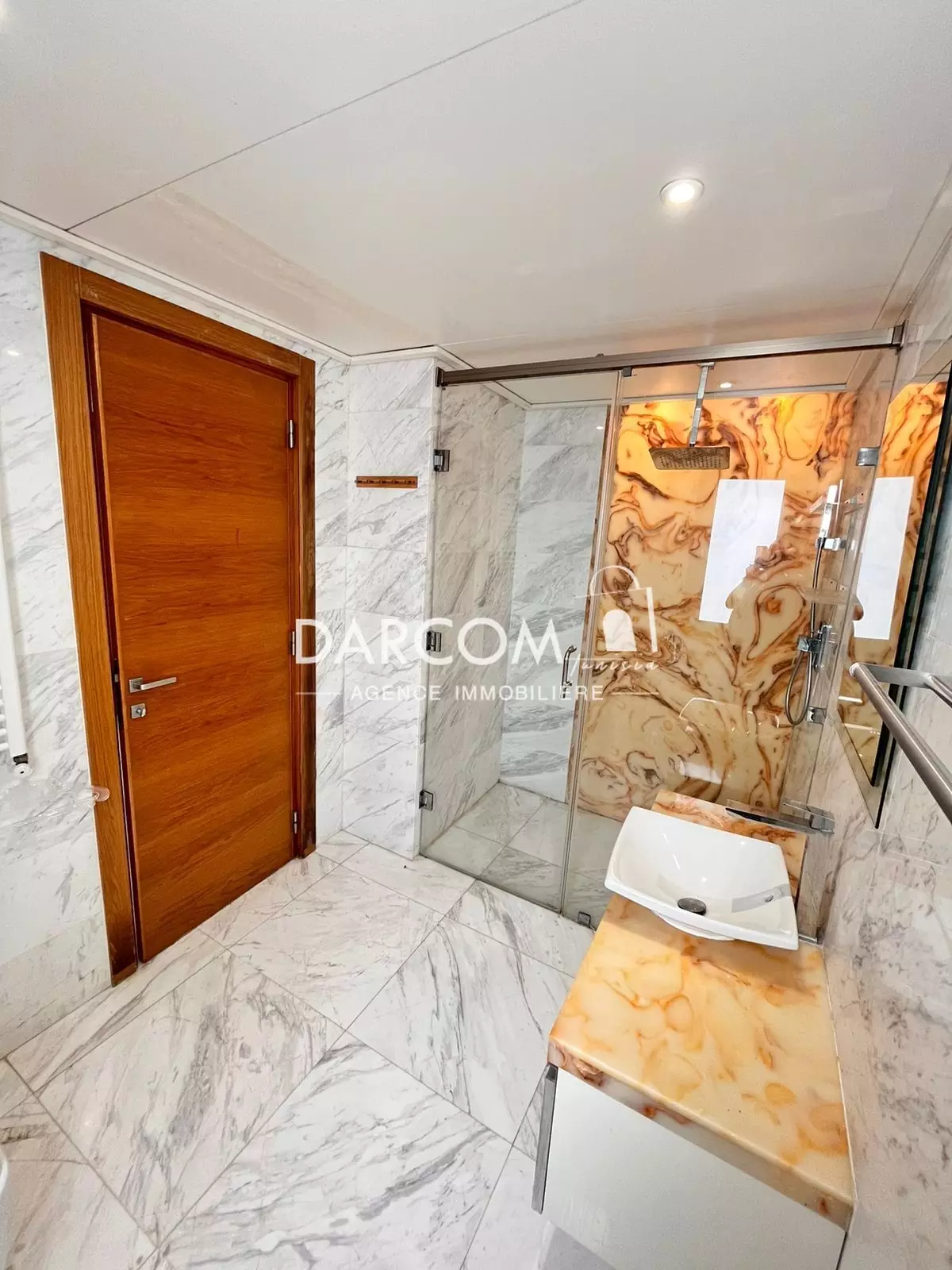 La Soukra La Soukra Vente Appart. 4 pices S3 spacieux 214m la soukra