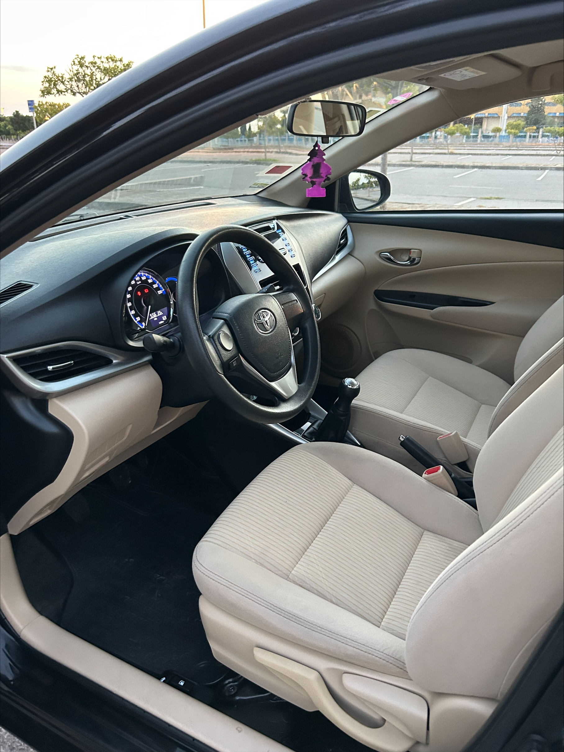 Rades Rades Toyota Yaris Toyota yaris sedan elgance