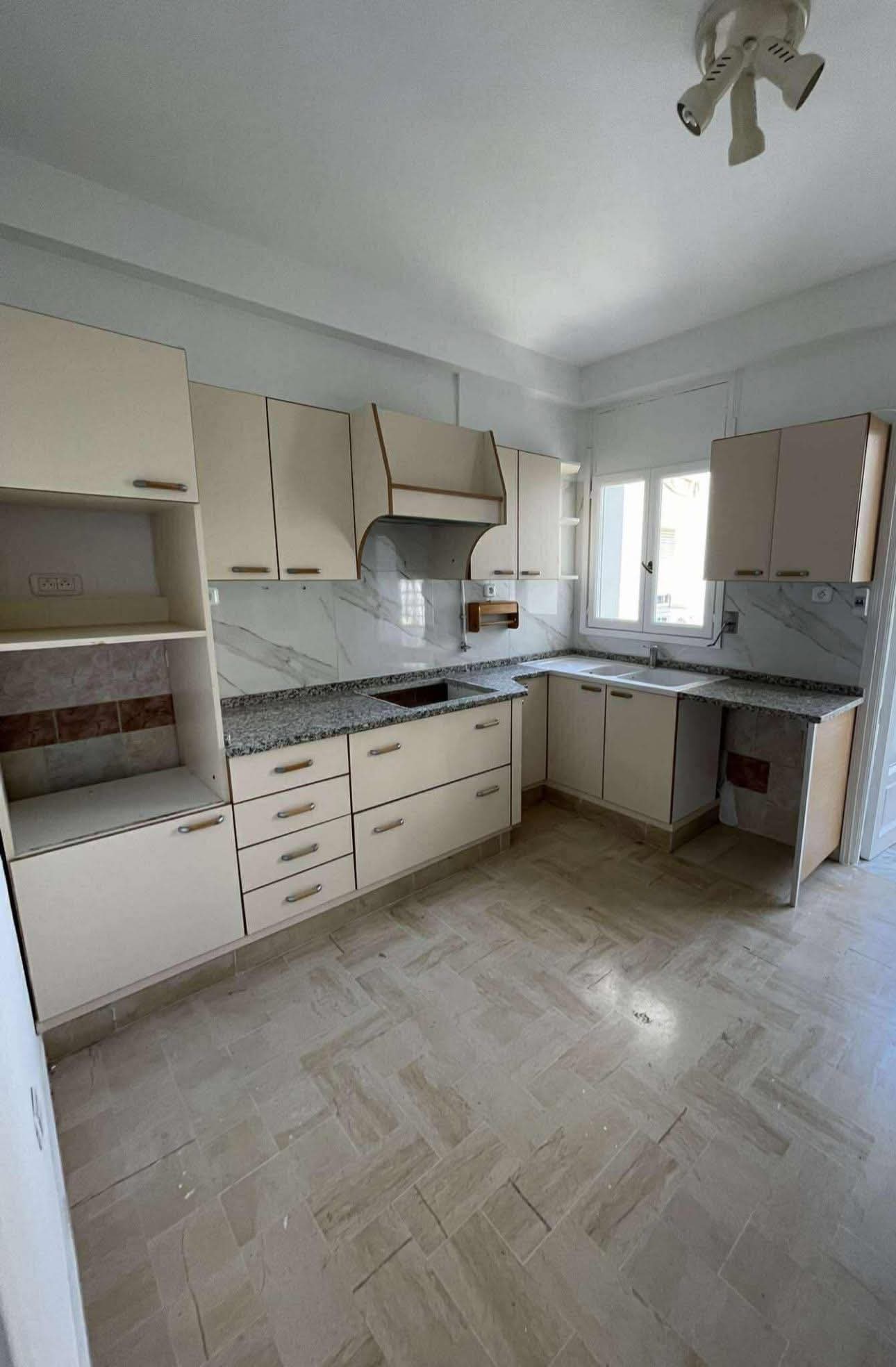 Ariana Ville Cite Ennasr 1 Vente Appart. 4 pices S3 450 md a ennasr 1