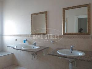 La Marsa Marsa Ennassim Vente Maisons Superbe villa s5 avec piscine   ref399a