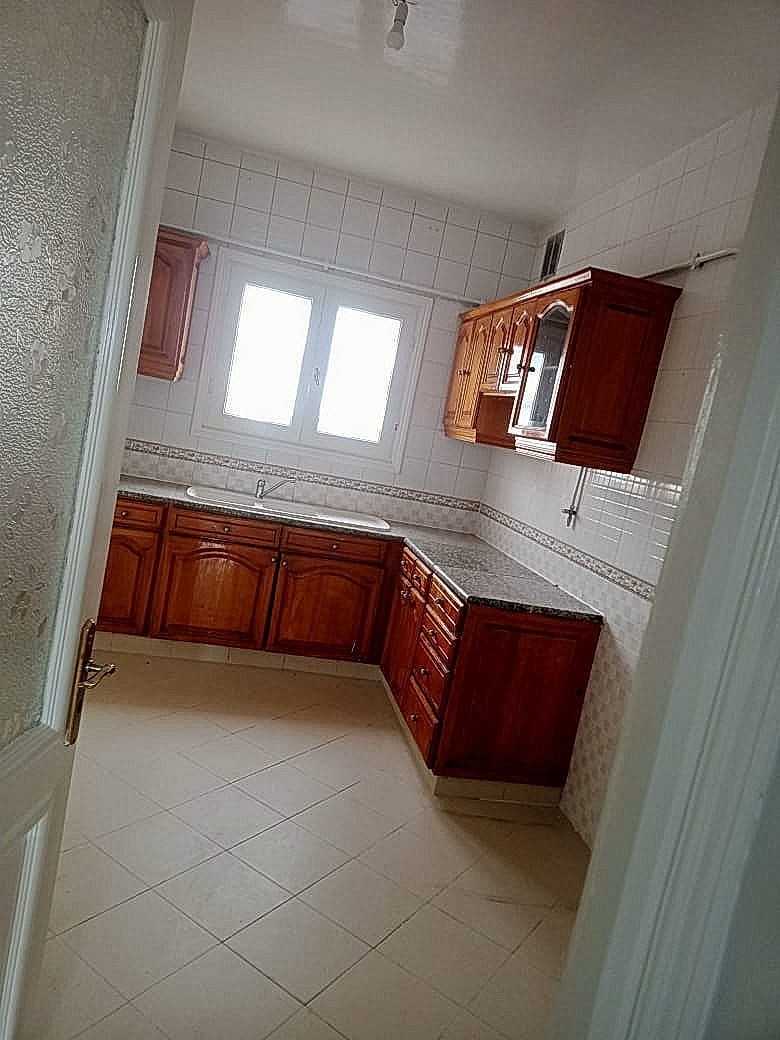 Ariana Ville Cite Ennasr 2 Vente Appart. 4 pices S3 tt options avenue principal