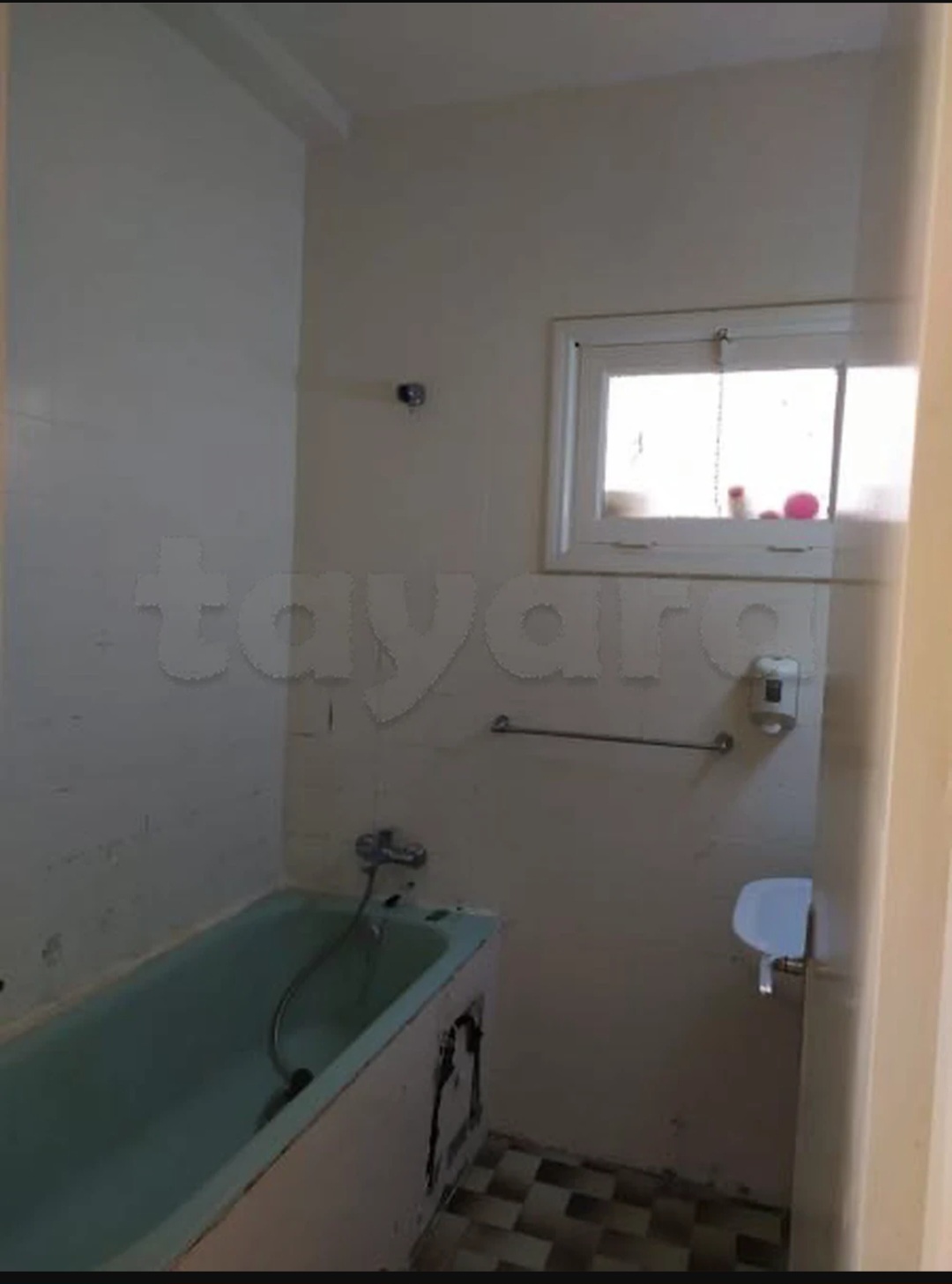 El Menzah&nbsp;El Manar 2&nbsp;Location&nbsp;Appart. 4 pi�ces&nbsp;S plus 3 semi meubl� a el manar 2 wb4359