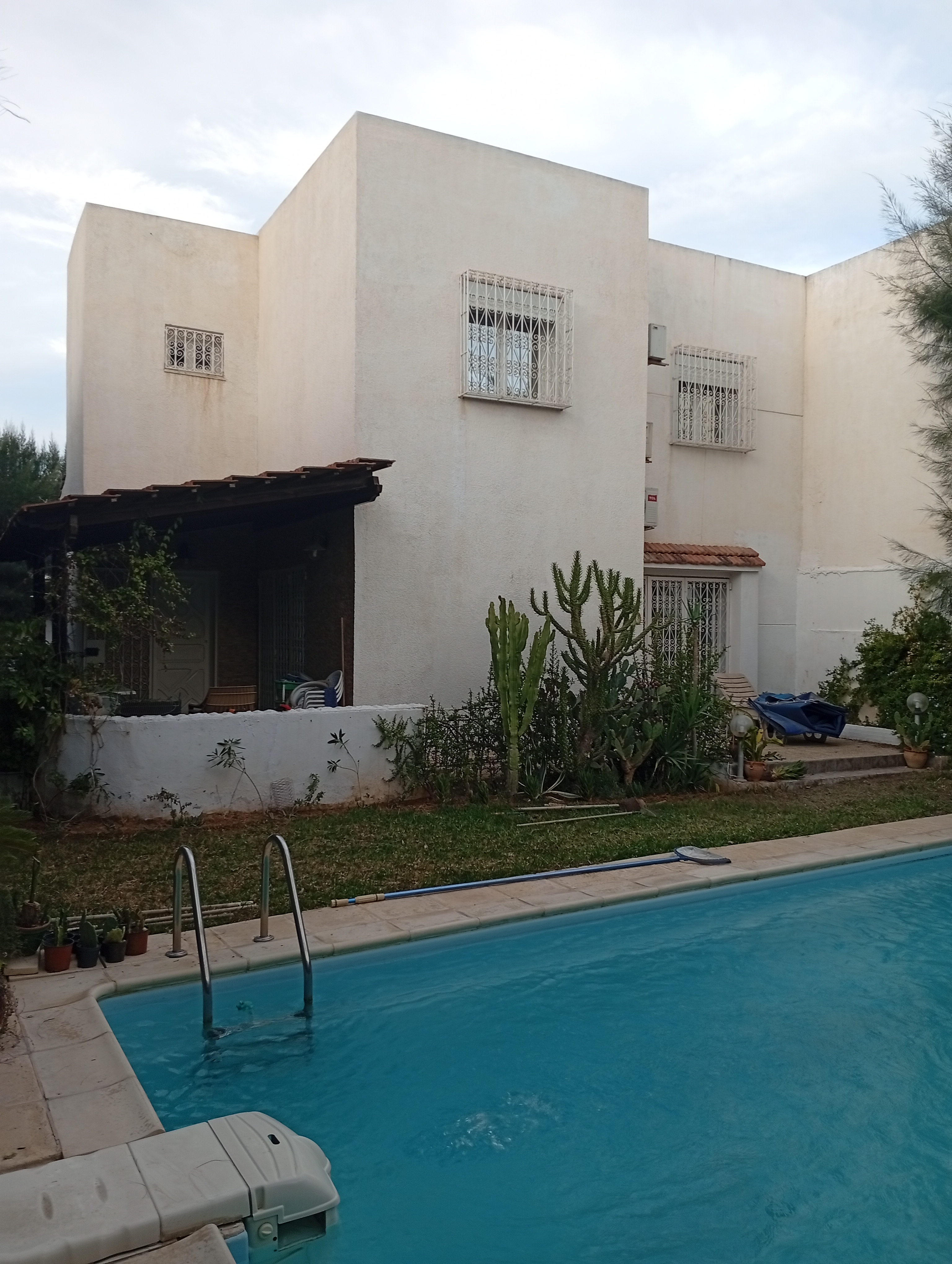 Ariana Ville Cite Essaada (Riadh Andalous) Vente Appart. 4 pices Duplex avec piscine riyad andalous