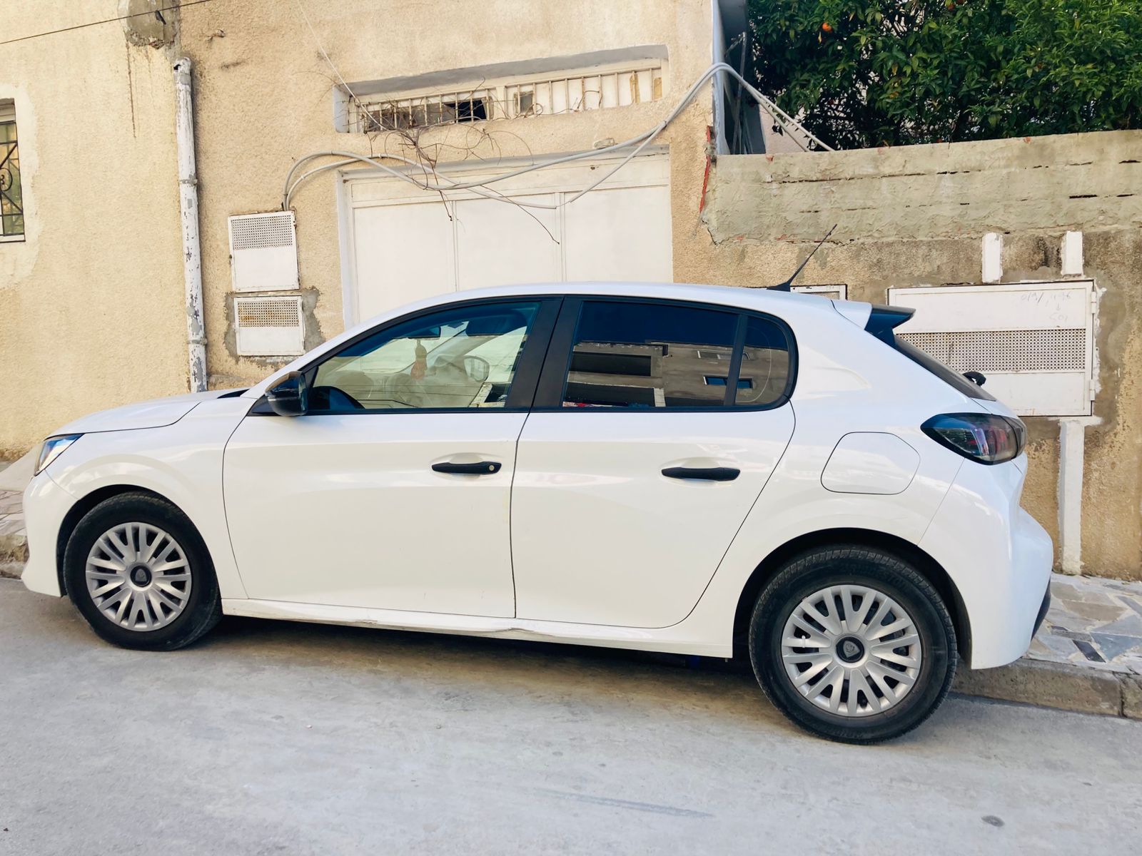 El Kabbaria&nbsp;El Mourouj 2&nbsp;Peugeot&nbsp;208&nbsp;Peugeot 208 excellent etat