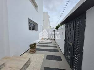 Mnihla&nbsp;Jardins d'el Menzah&nbsp;Vente&nbsp;Maisons&nbsp;Villa de 452m2 terrain et 400m2 btit