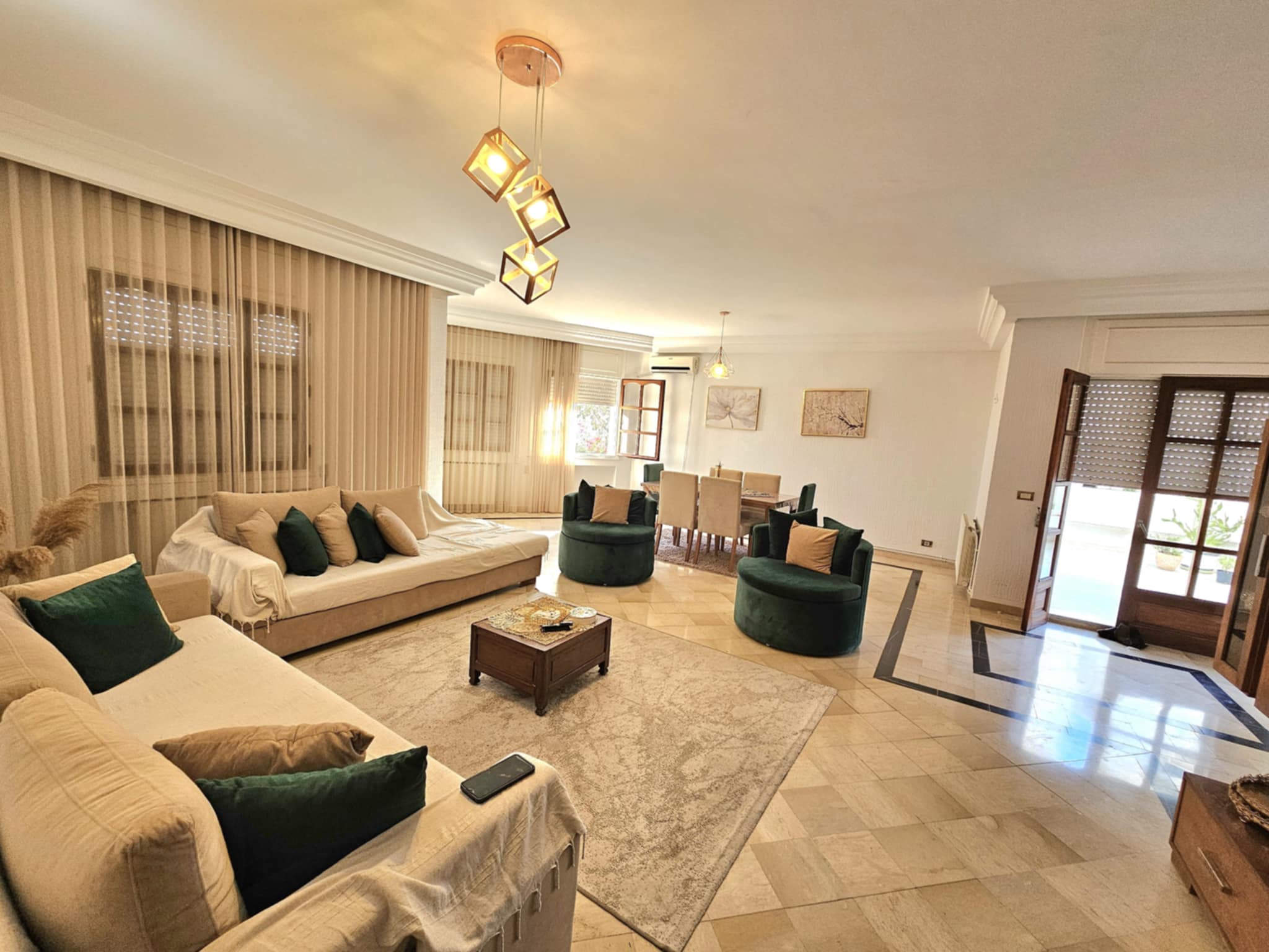 Ariana Ville&nbsp;Cite Ennasr 1&nbsp;Vente&nbsp;Appart. 5 pi�ces+&nbsp;Grand appartement s4 � ennaser1