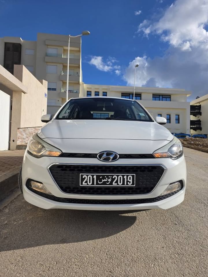Mnihla&nbsp;Jardins d'el Menzah&nbsp;Hyundai&nbsp;Autre Mod�le&nbsp;Hyundai i20 en tr�s bon �tat