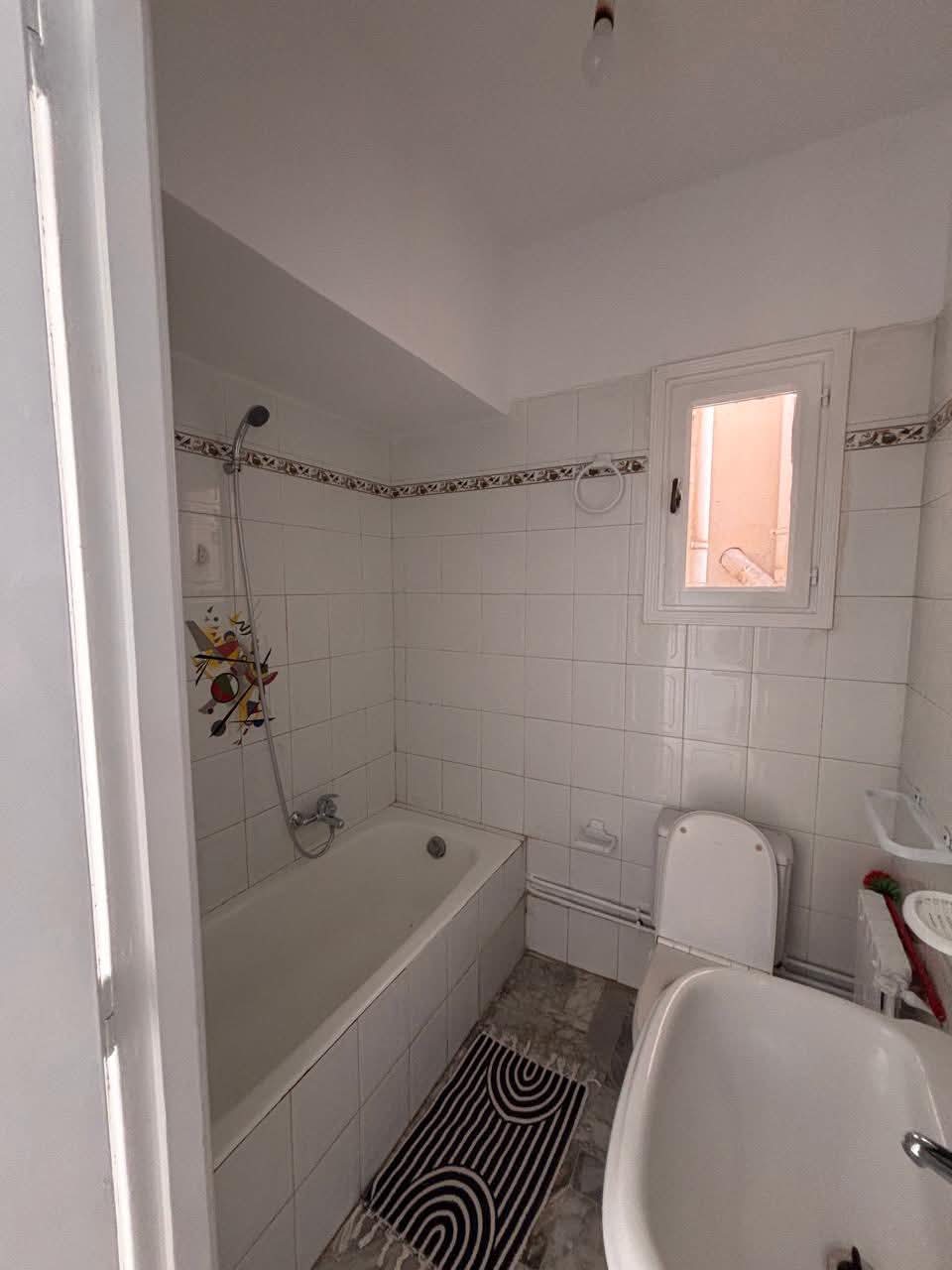 Ariana Ville&nbsp;Cite Ennasr 2&nbsp;Vente&nbsp;Appart. 2 pi�ces&nbsp;S1 185md  pour investissement ennasr 1