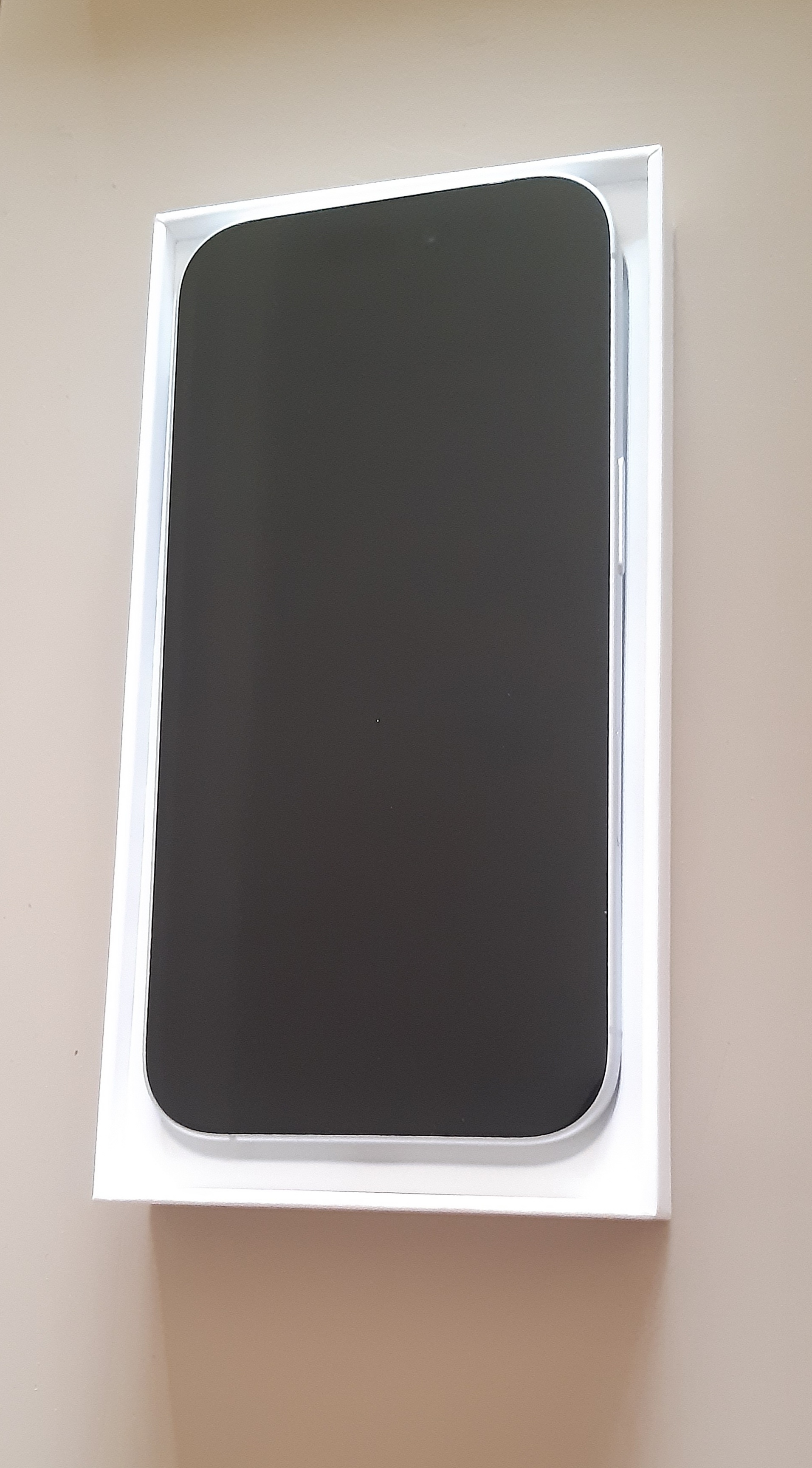 Ariana Ville&nbsp;Cite Ennasr 2&nbsp;Apple / MacBook&nbsp;Autre&nbsp;Iphone 16 blanc