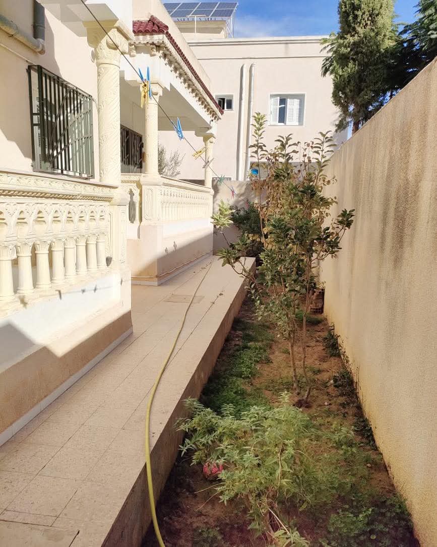 Sousse Jaouhara&nbsp;Sahloul&nbsp;Vente&nbsp;Appart. 3 pi�ces&nbsp;Une villa spacieuse avec jardin
