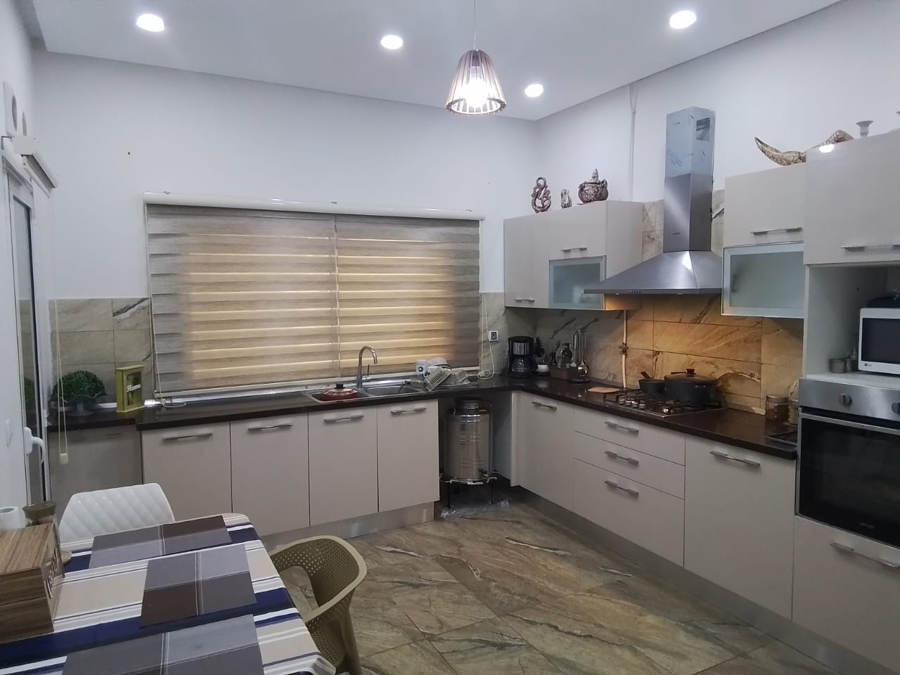 Ariana Ville&nbsp;Cite Ennasr 2&nbsp;Vente&nbsp;Appart. 4 pi�ces&nbsp;Apparemment  au rdc