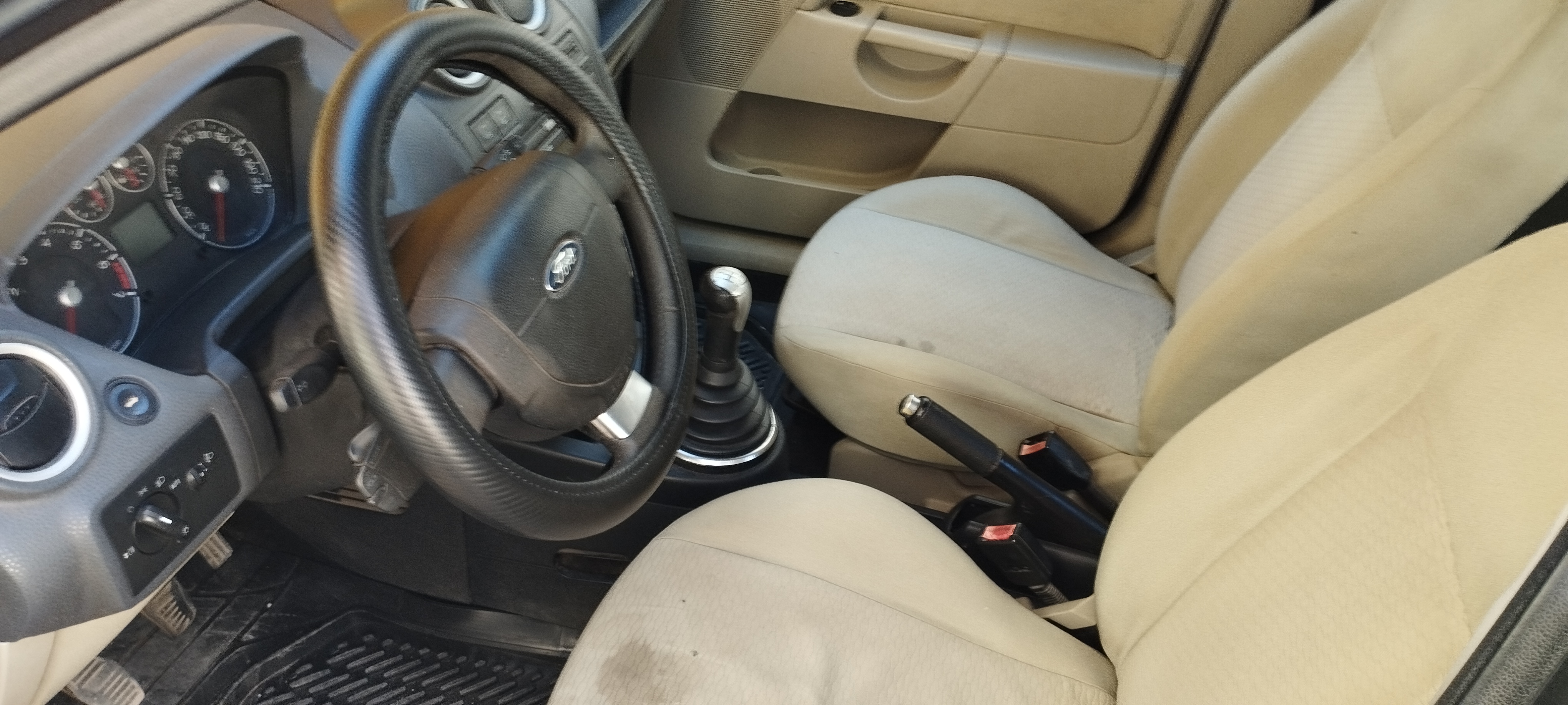 Ezzahra&nbsp;Ezzahra&nbsp;Ford&nbsp;Fiesta&nbsp;Ford fiesta ghia mod�l 2006