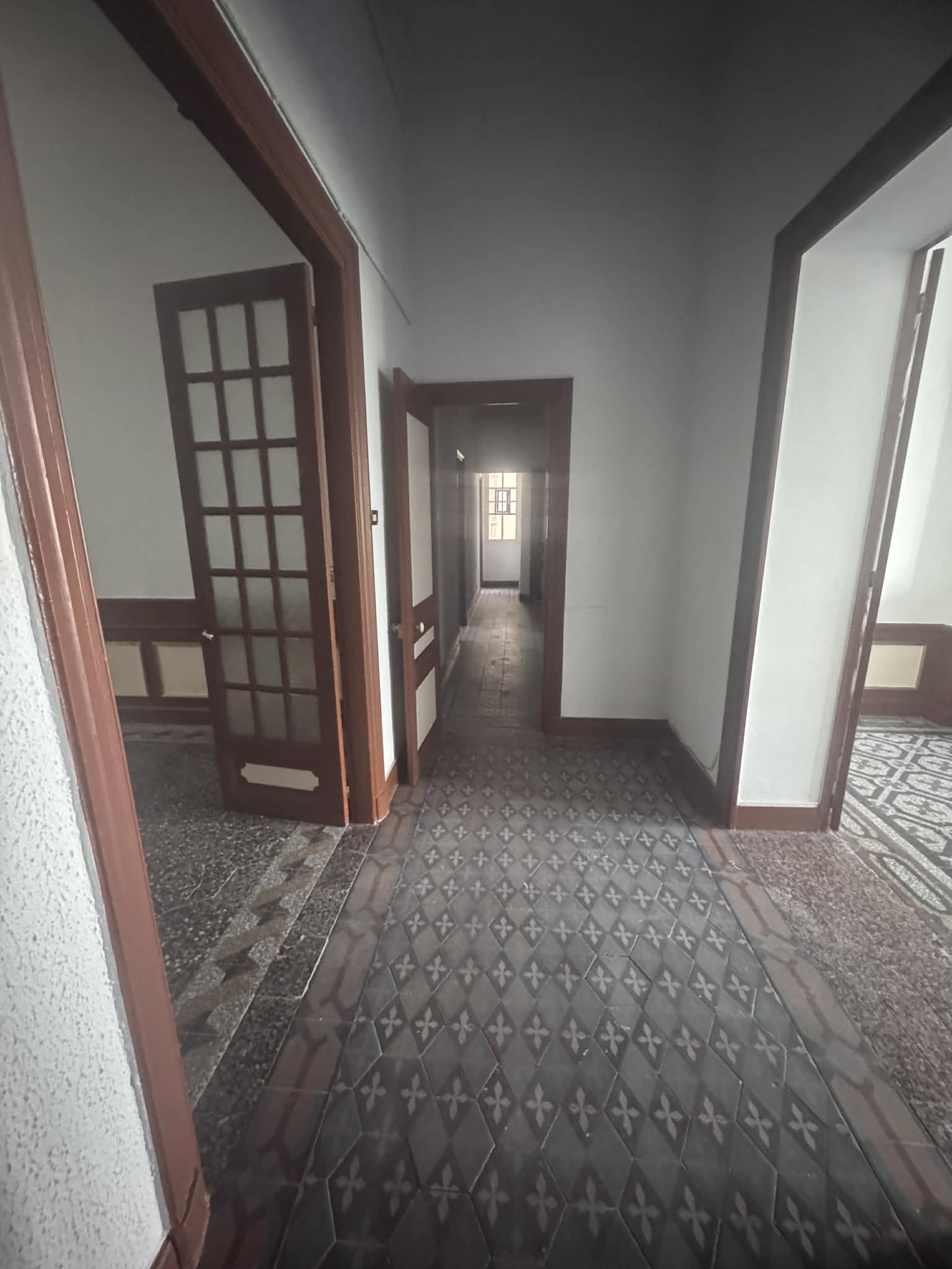 Bab Bhar&nbsp;Bab Bhar&nbsp;Vente&nbsp;Appart. 5 pi�ces+&nbsp;Un grand appartement � la place de barcelone