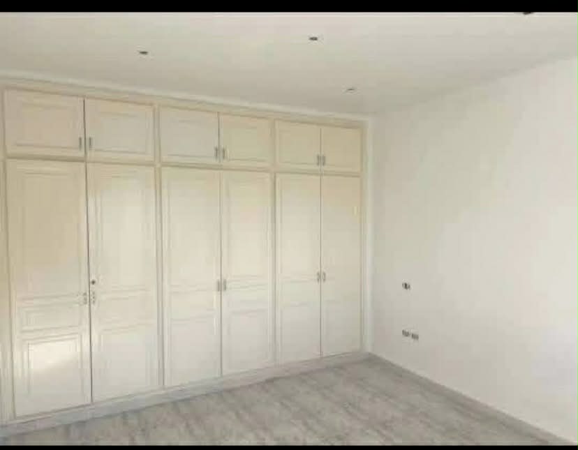 La Marsa&nbsp;El Aouina&nbsp;Vente&nbsp;Duplex&nbsp;Un duplex propre avec jardin qui done sur deux rue