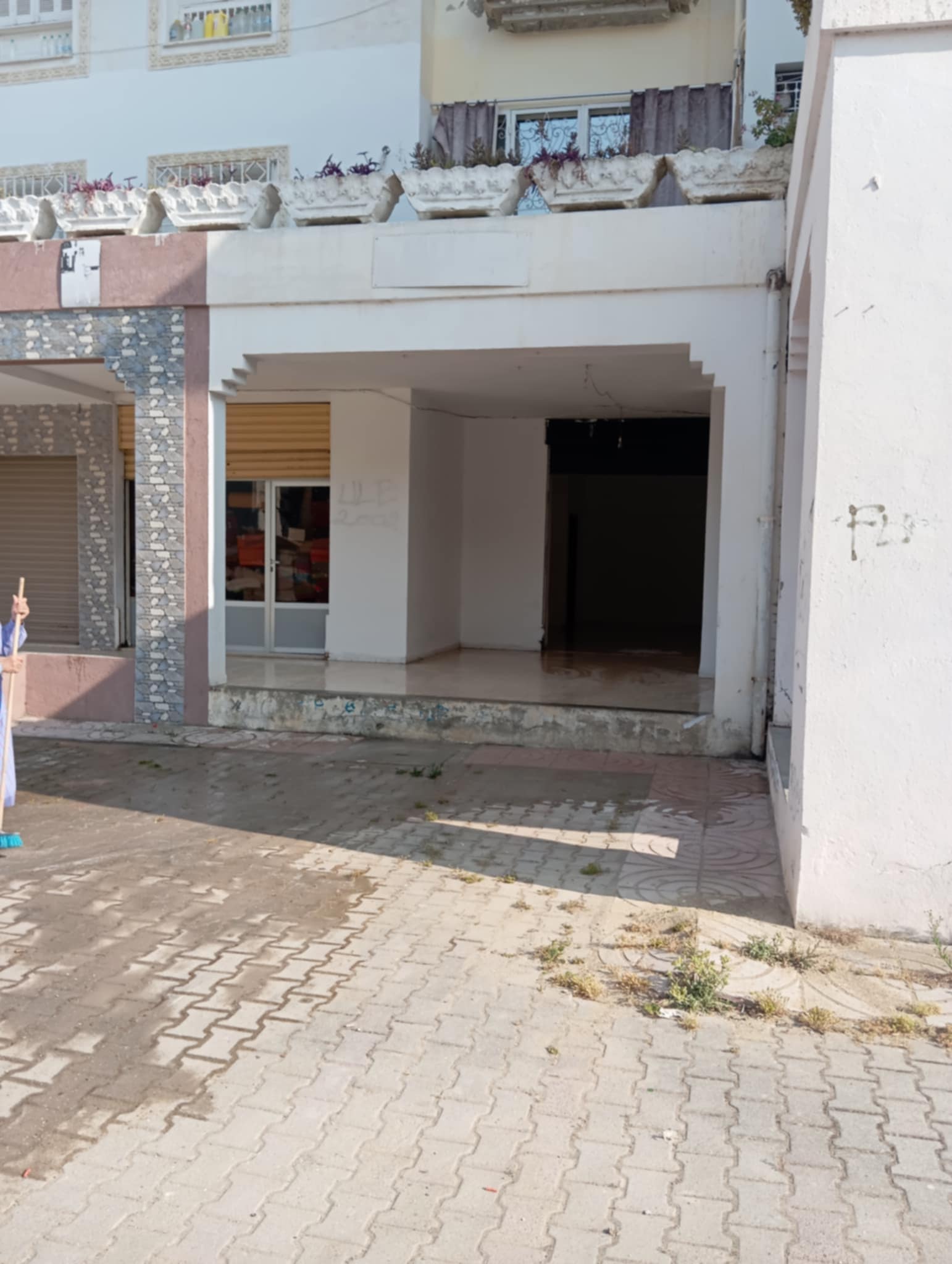 El Mourouj&nbsp;El Mourouj&nbsp;Vente&nbsp;Surfaces&nbsp;Local commerciale murs et fond