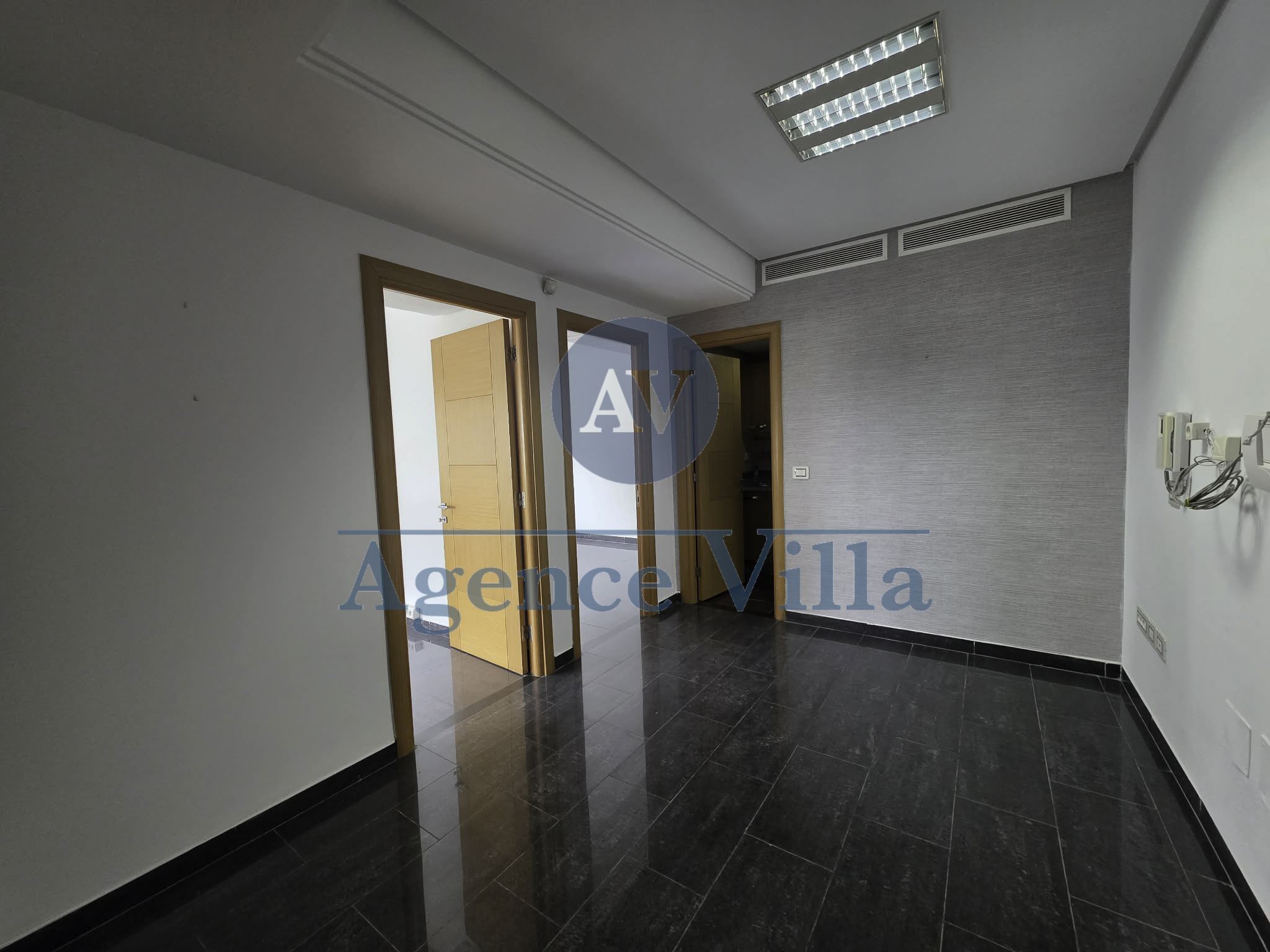 La Marsa&nbsp;Berge Du Lac&nbsp;Bureaux & Commerces&nbsp;Bureau&nbsp;Bureau au lac 2 excellente visibilit�