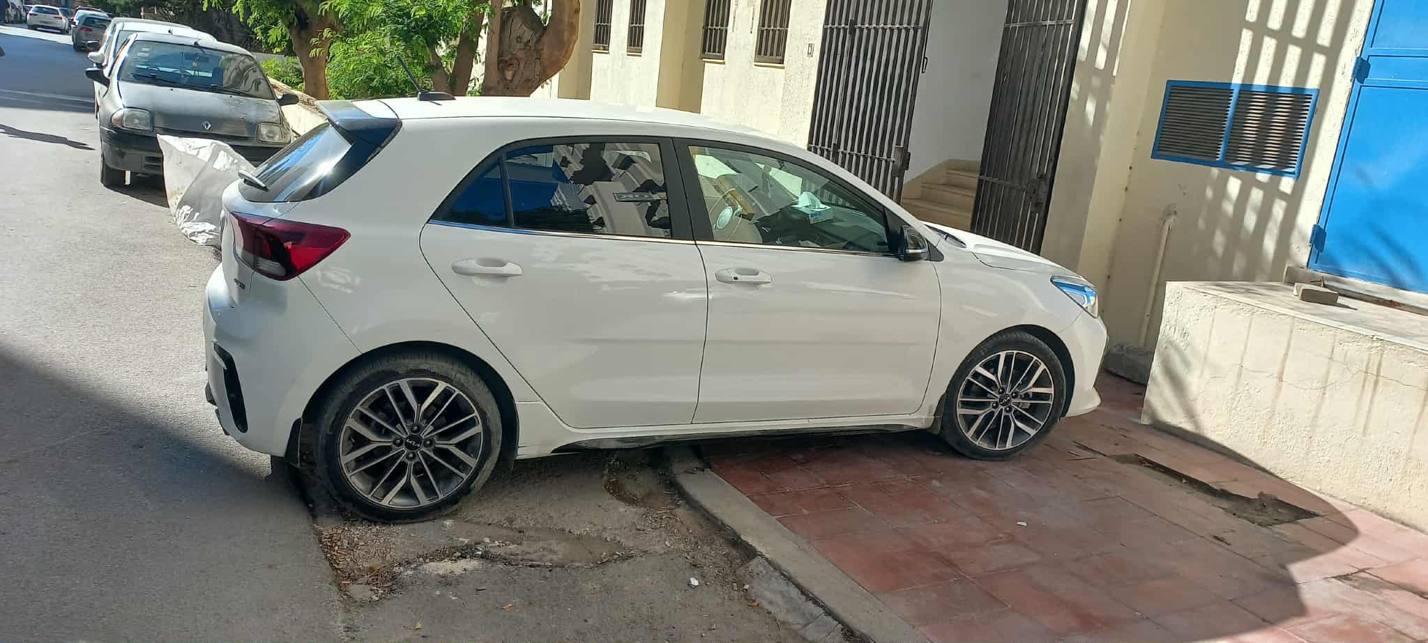 La Soukra&nbsp;Chotrana 1&nbsp;Kia&nbsp;Rio&nbsp;Kia rio gt line 1 �re main particulier